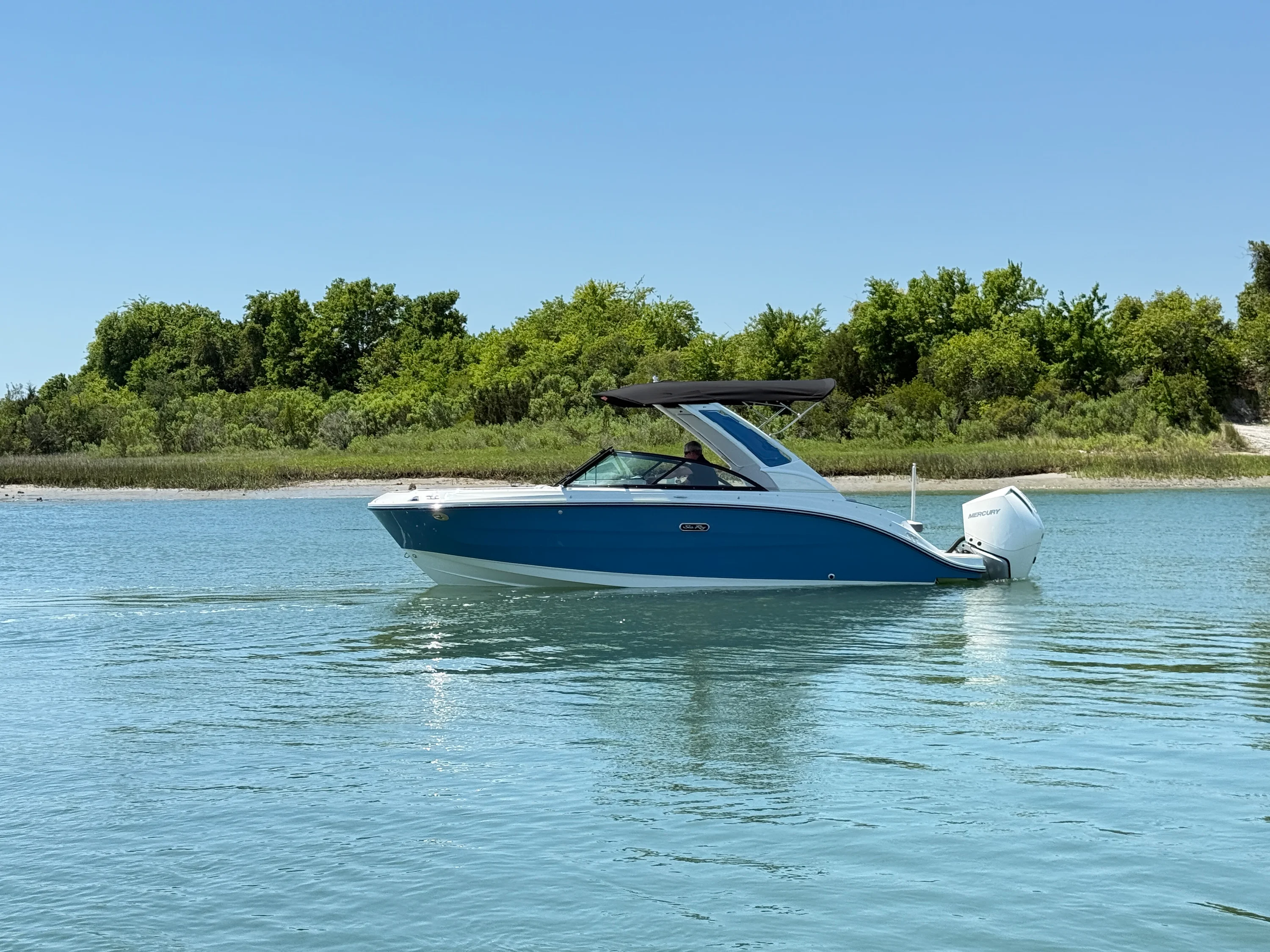 2026 Sea Ray SDX 230 Outboard Image Thumbnail #3