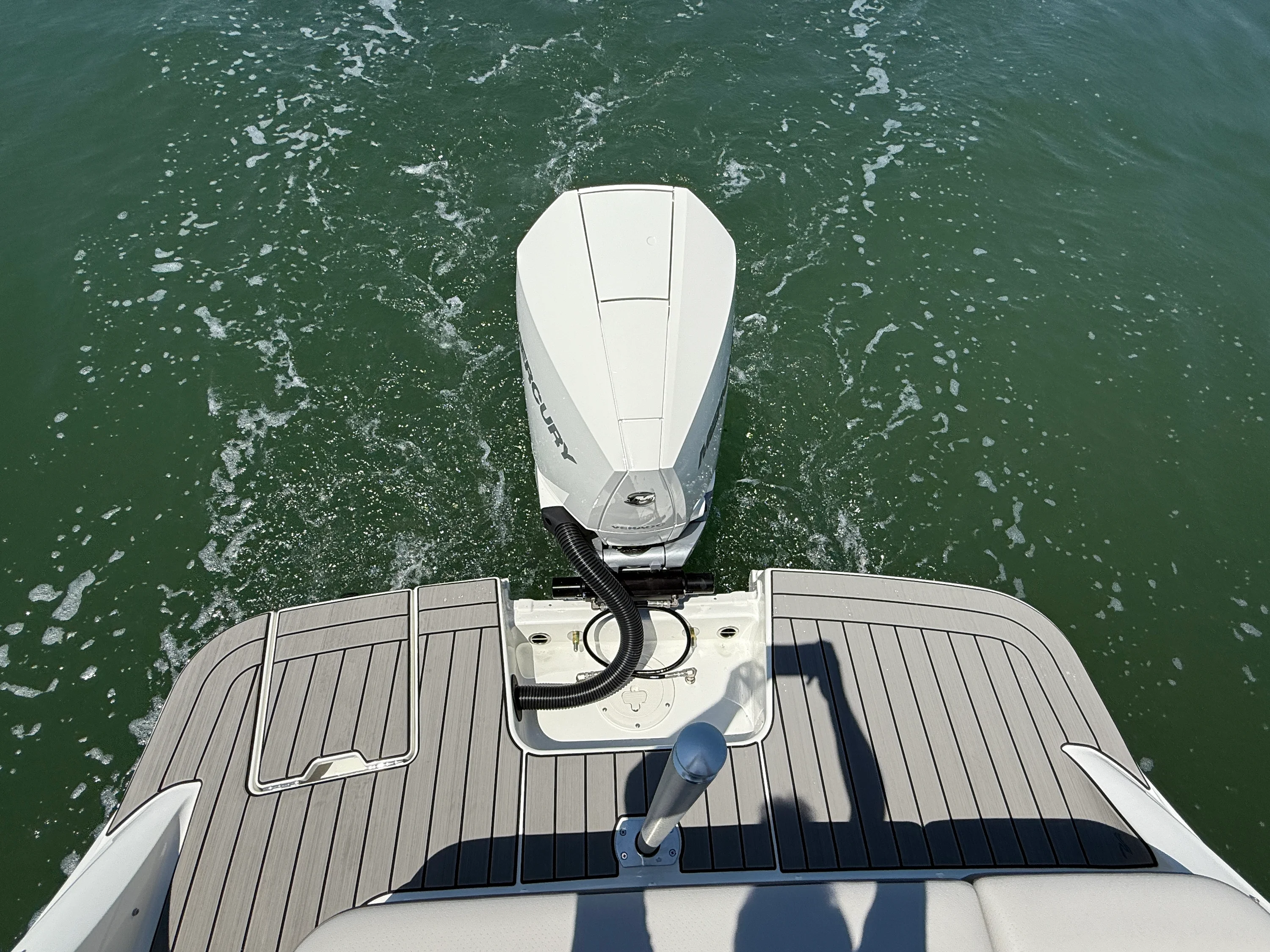 2026 Sea Ray SDX 230 Outboard Image Thumbnail #5