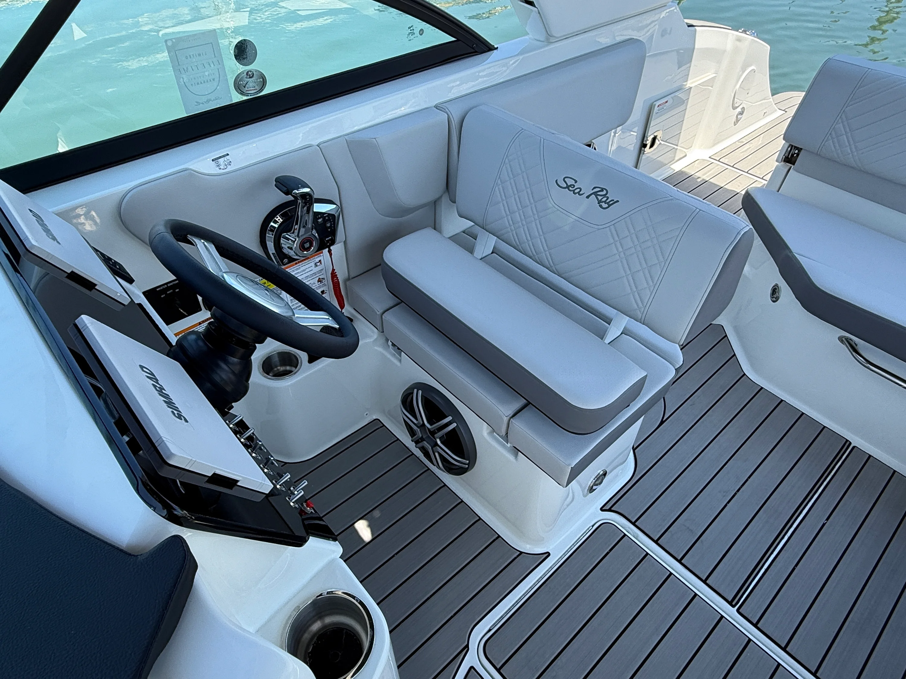 2026 Sea Ray SDX 230 Outboard Image Thumbnail #18