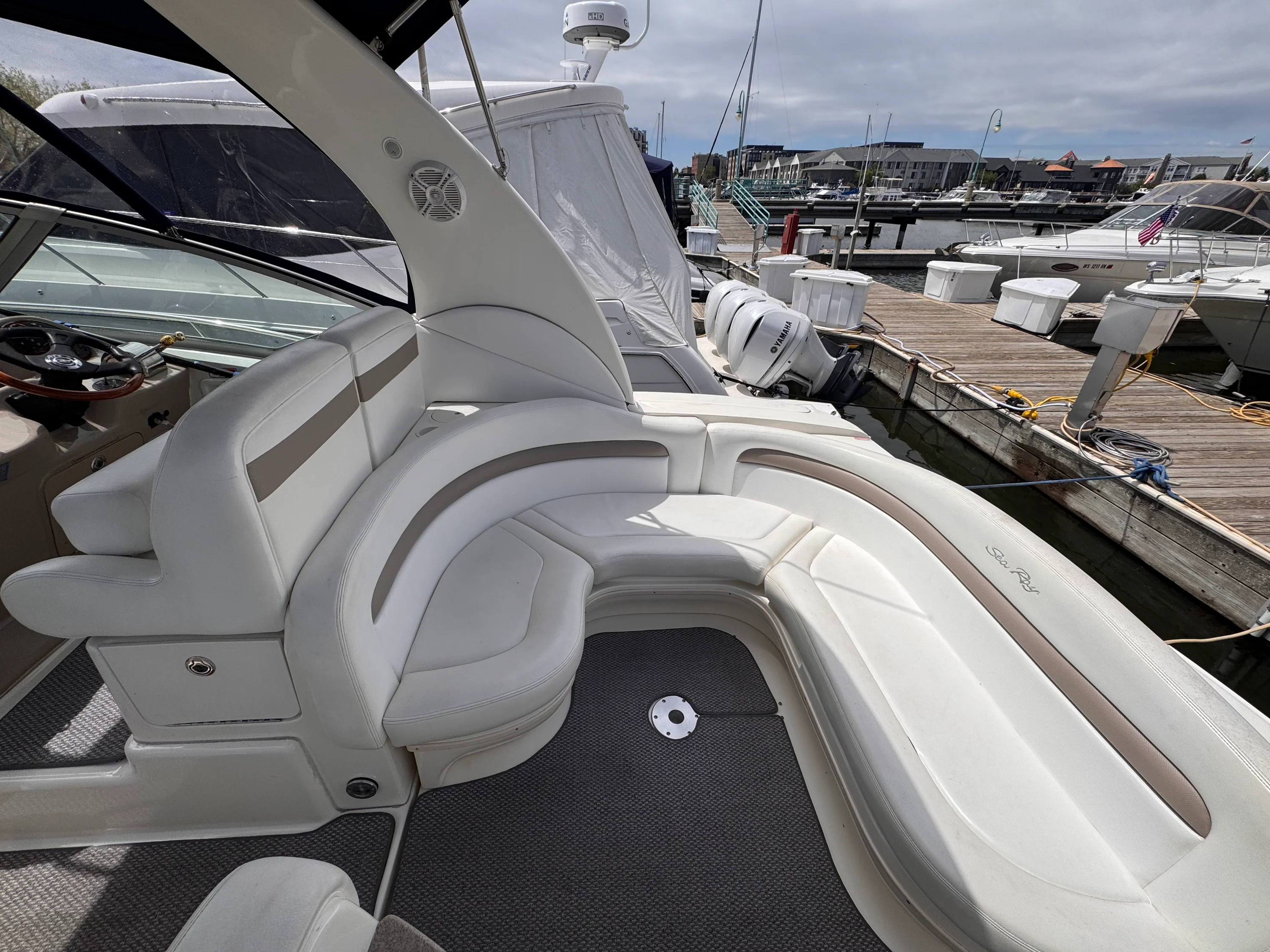 2005 Sea Ray 320 SUNDANCER Image Thumbnail #9