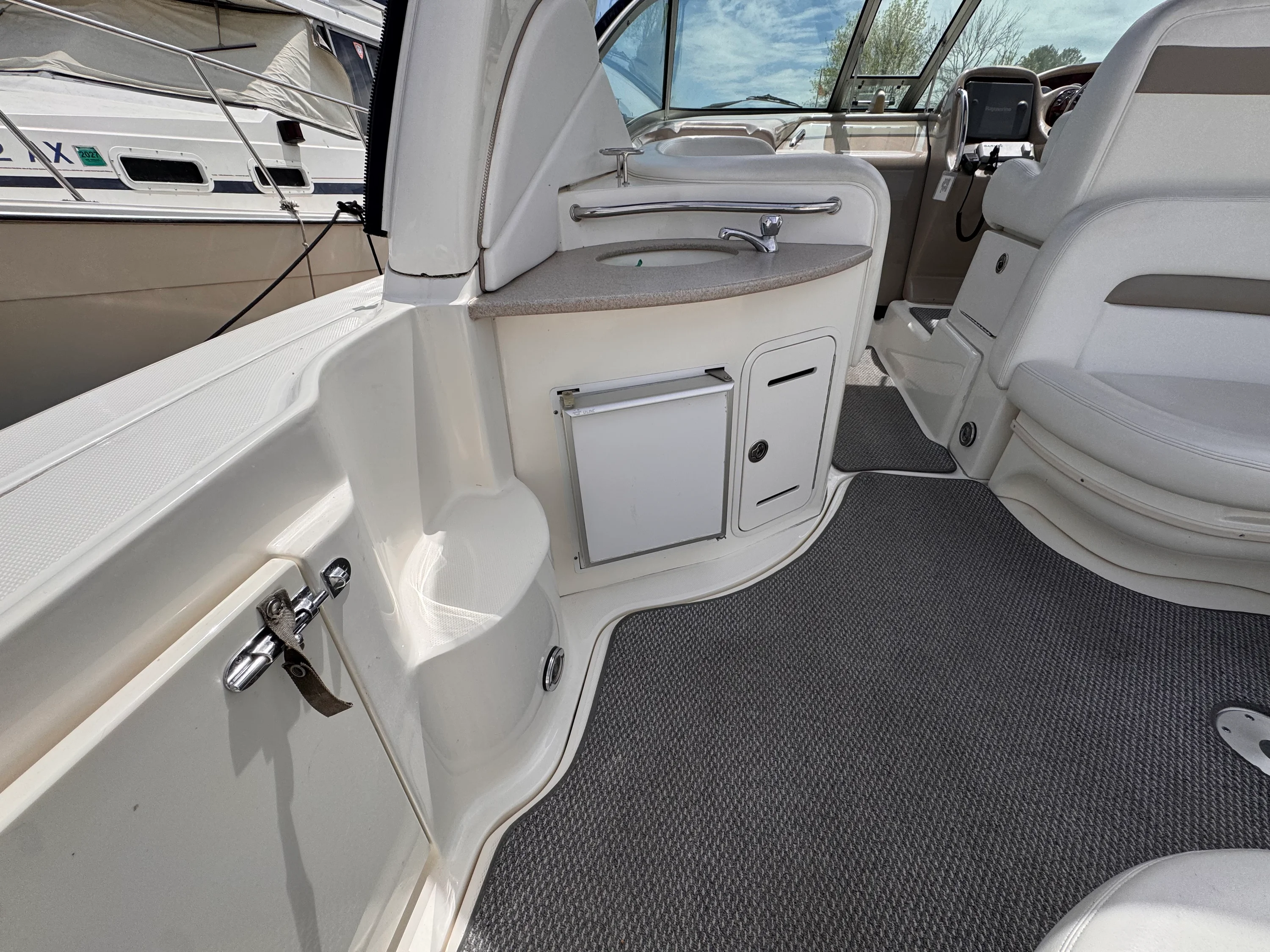 2005 Sea Ray 320 SUNDANCER Image Thumbnail #8