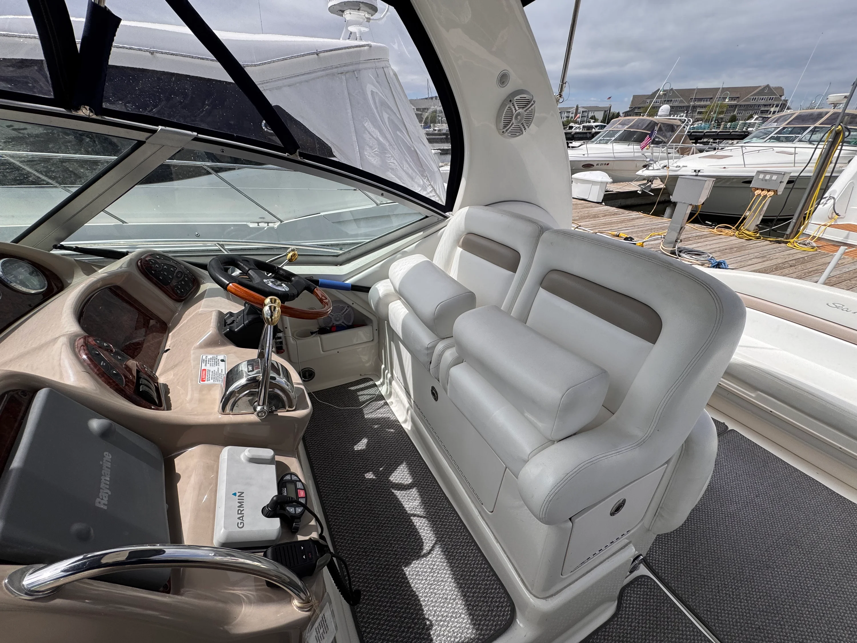2005 Sea Ray 320 SUNDANCER Image Thumbnail #11