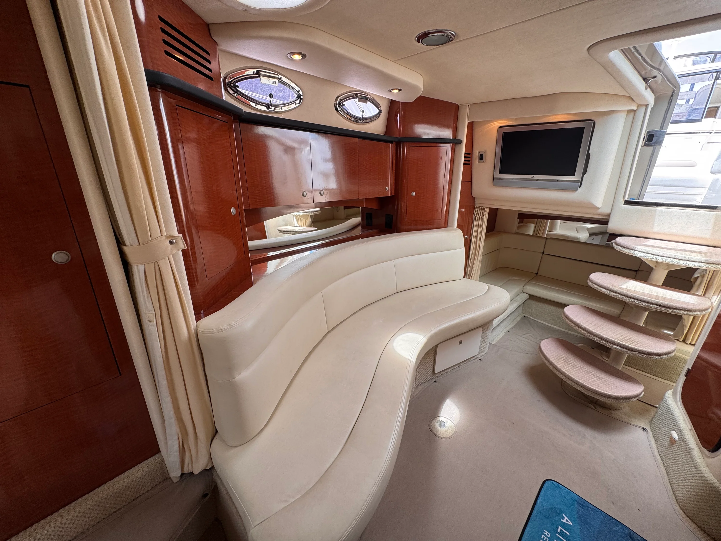2005 Sea Ray 320 SUNDANCER Image Thumbnail #24