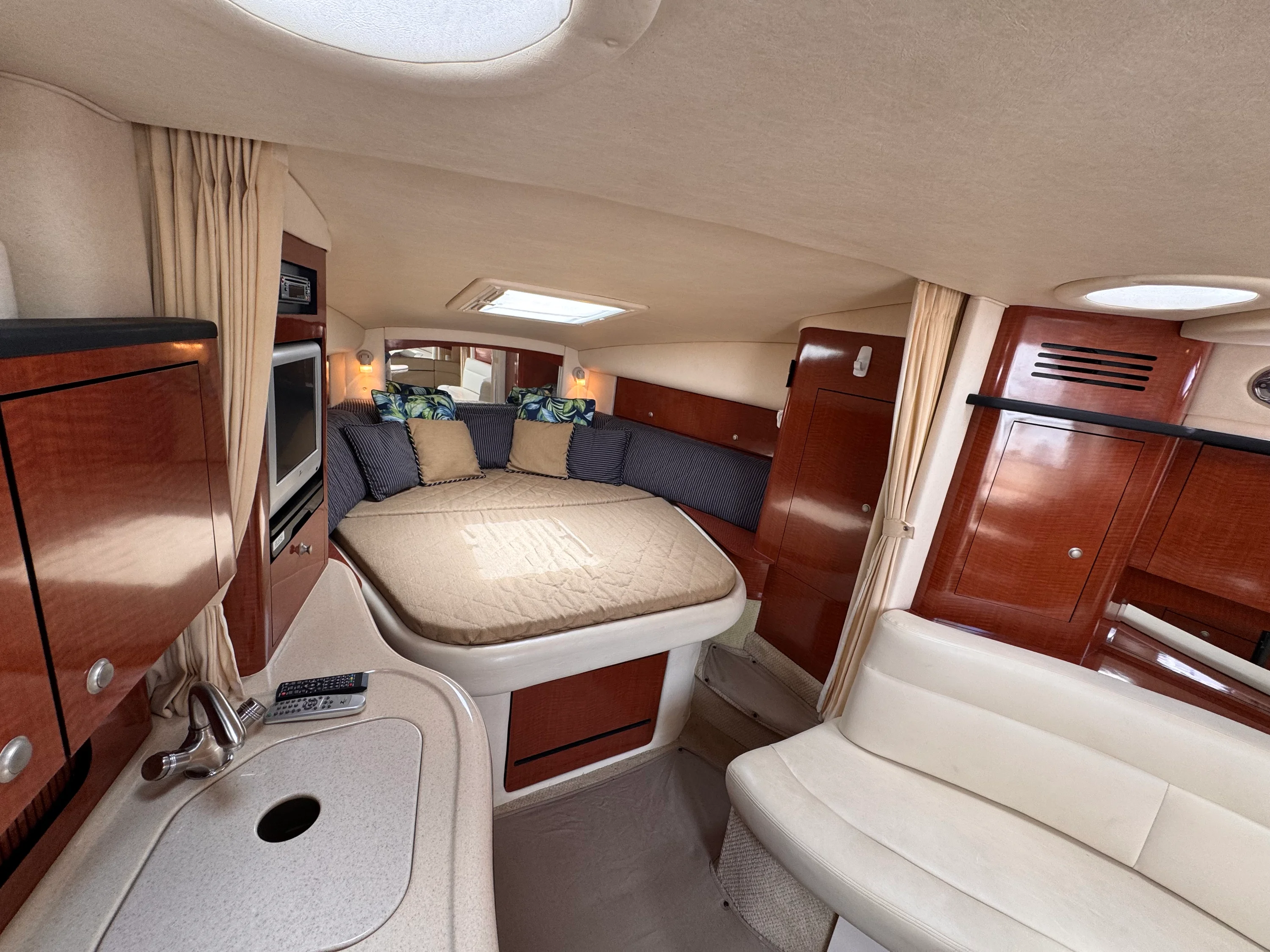 2005 Sea Ray 320 SUNDANCER Image Thumbnail #22