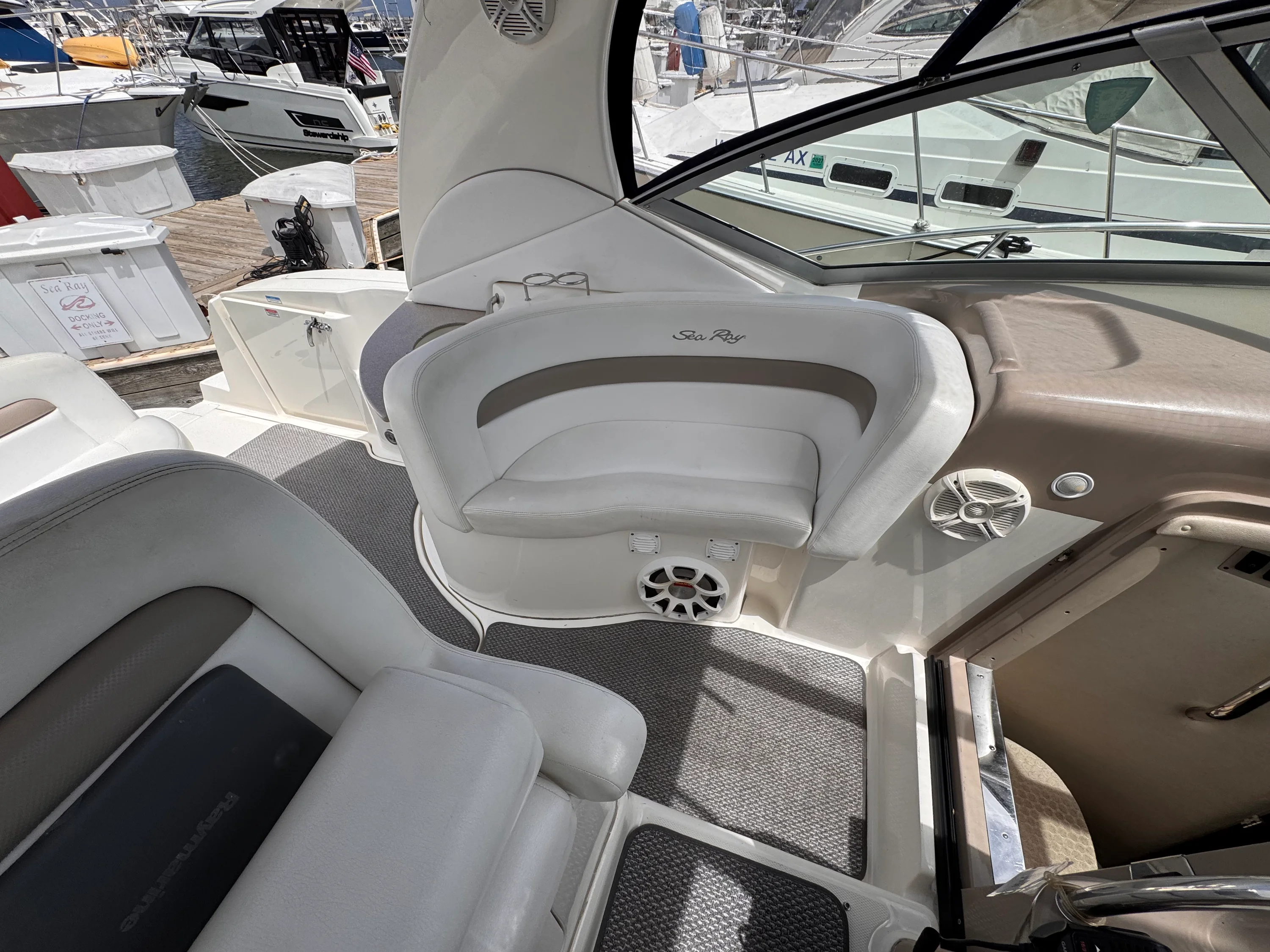2005 Sea Ray 320 SUNDANCER Image Thumbnail #18