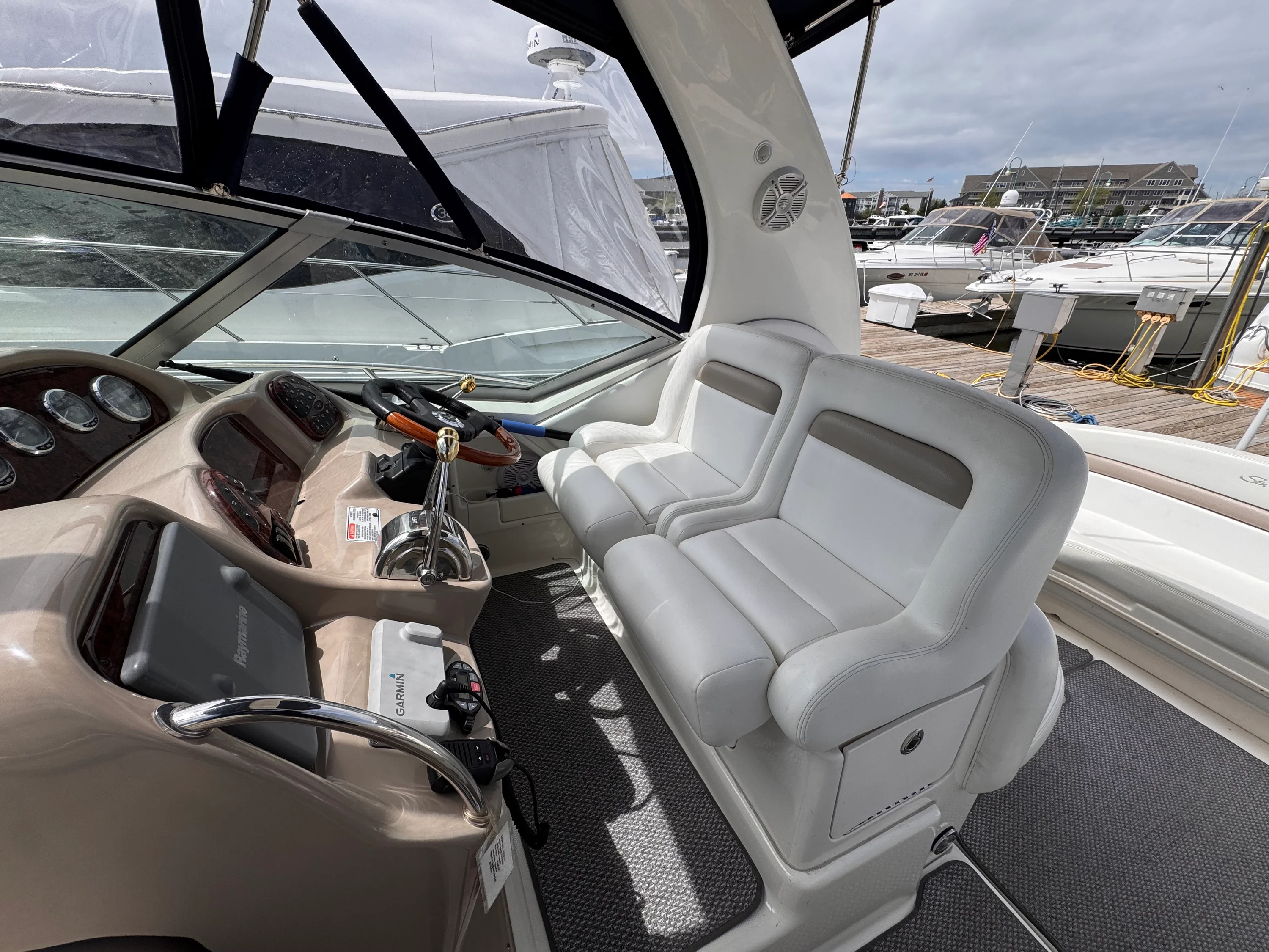 2005 Sea Ray 320 SUNDANCER Image Thumbnail #12