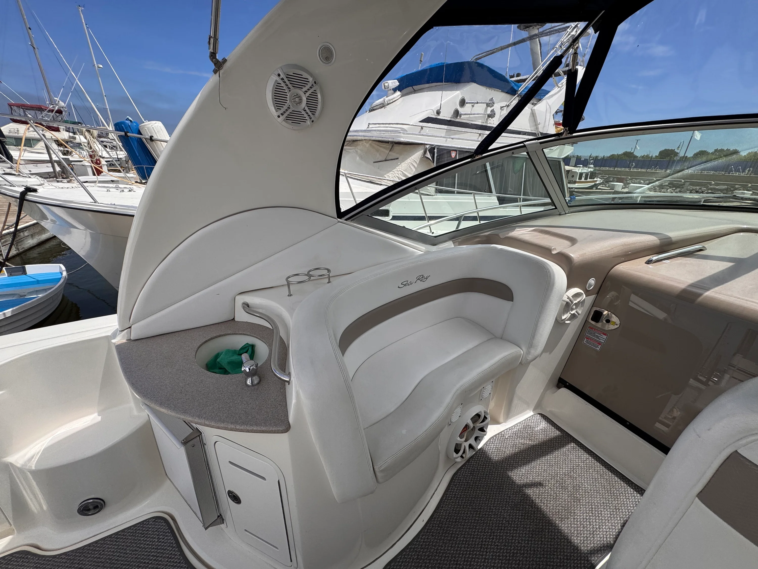 2005 Sea Ray 320 SUNDANCER Image Thumbnail #10