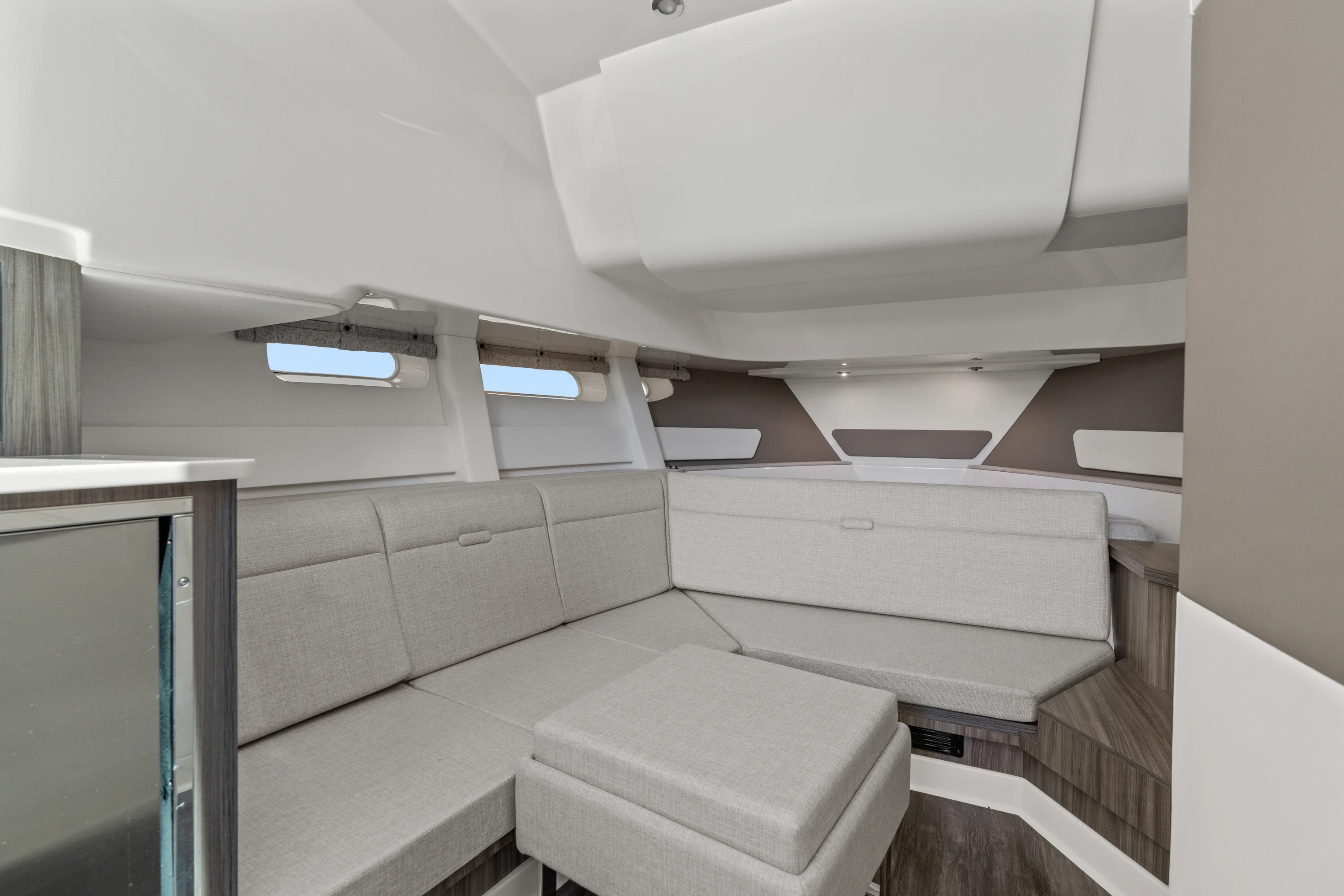 2026 Sea Ray Sundancer 370 Outboard Image Thumbnail #26