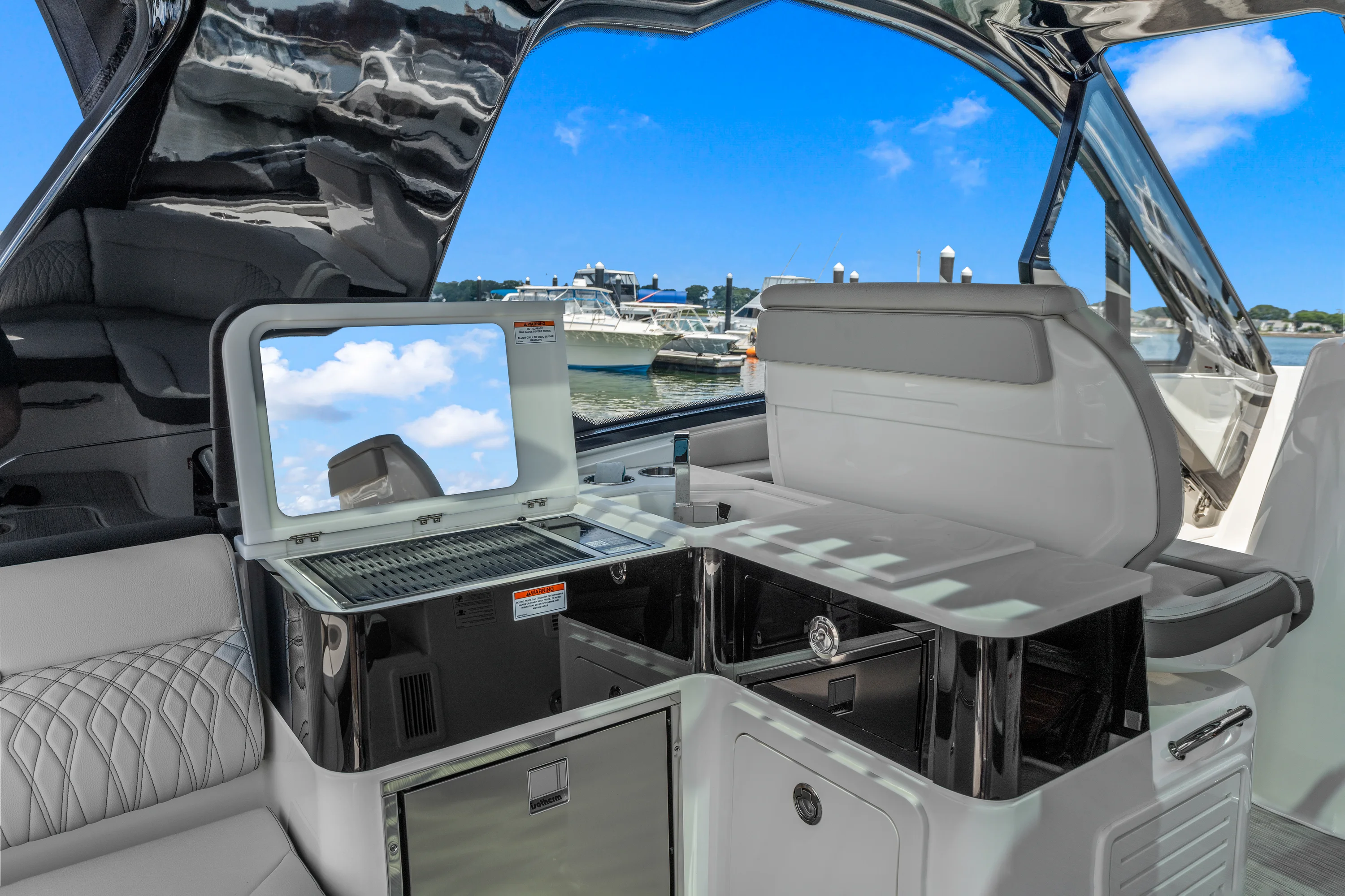 2026 Sea Ray Sundancer 370 Outboard Image Thumbnail #14