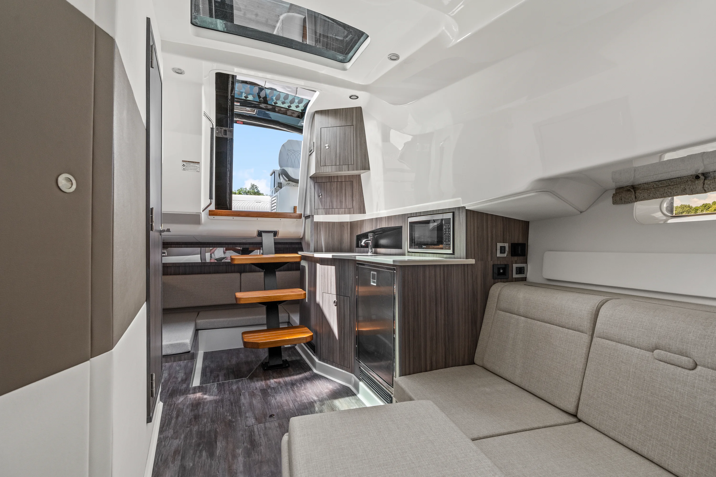 2026 Sea Ray Sundancer 370 Outboard Image Thumbnail #28
