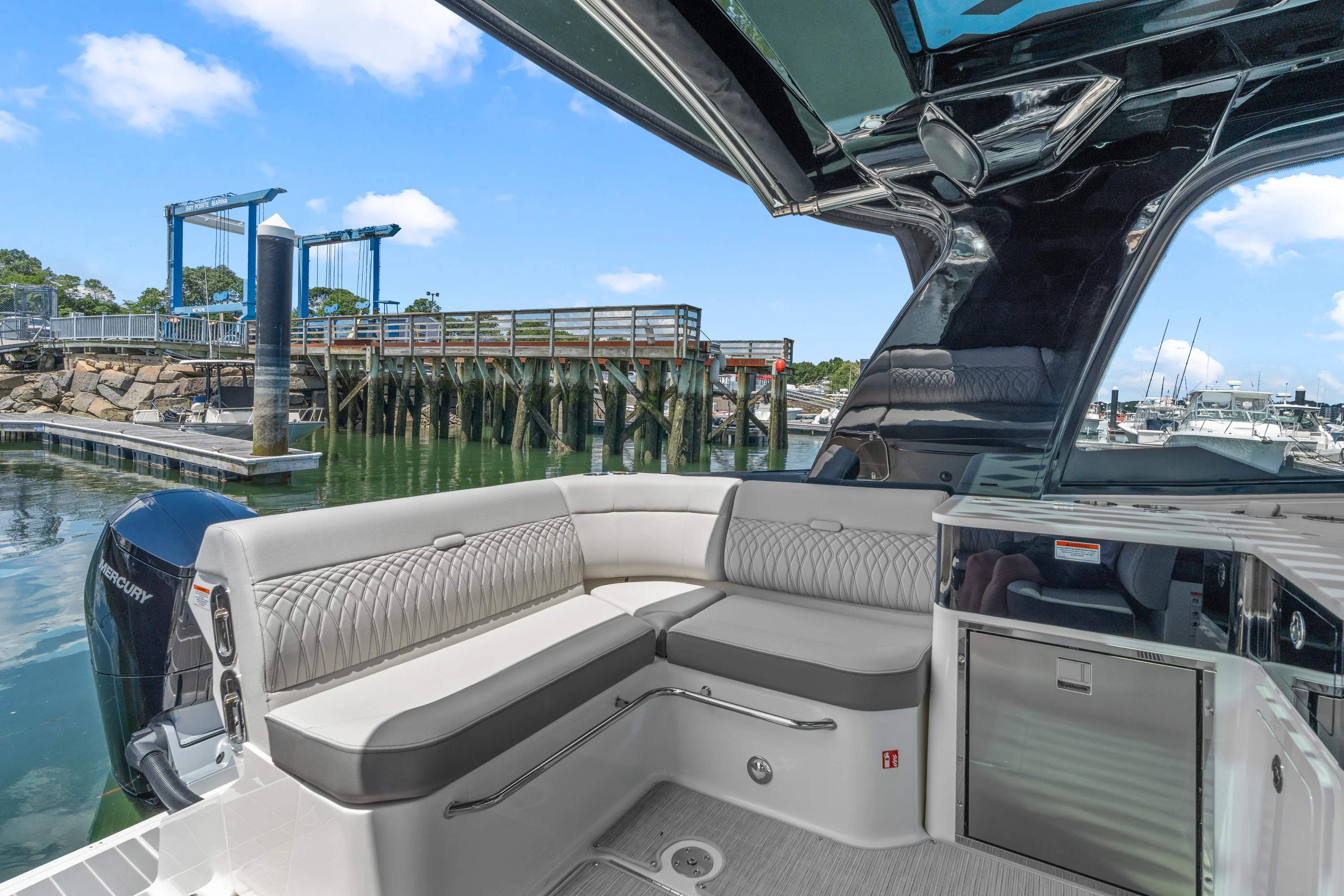2026 Sea Ray Sundancer 370 Outboard Image Thumbnail #13