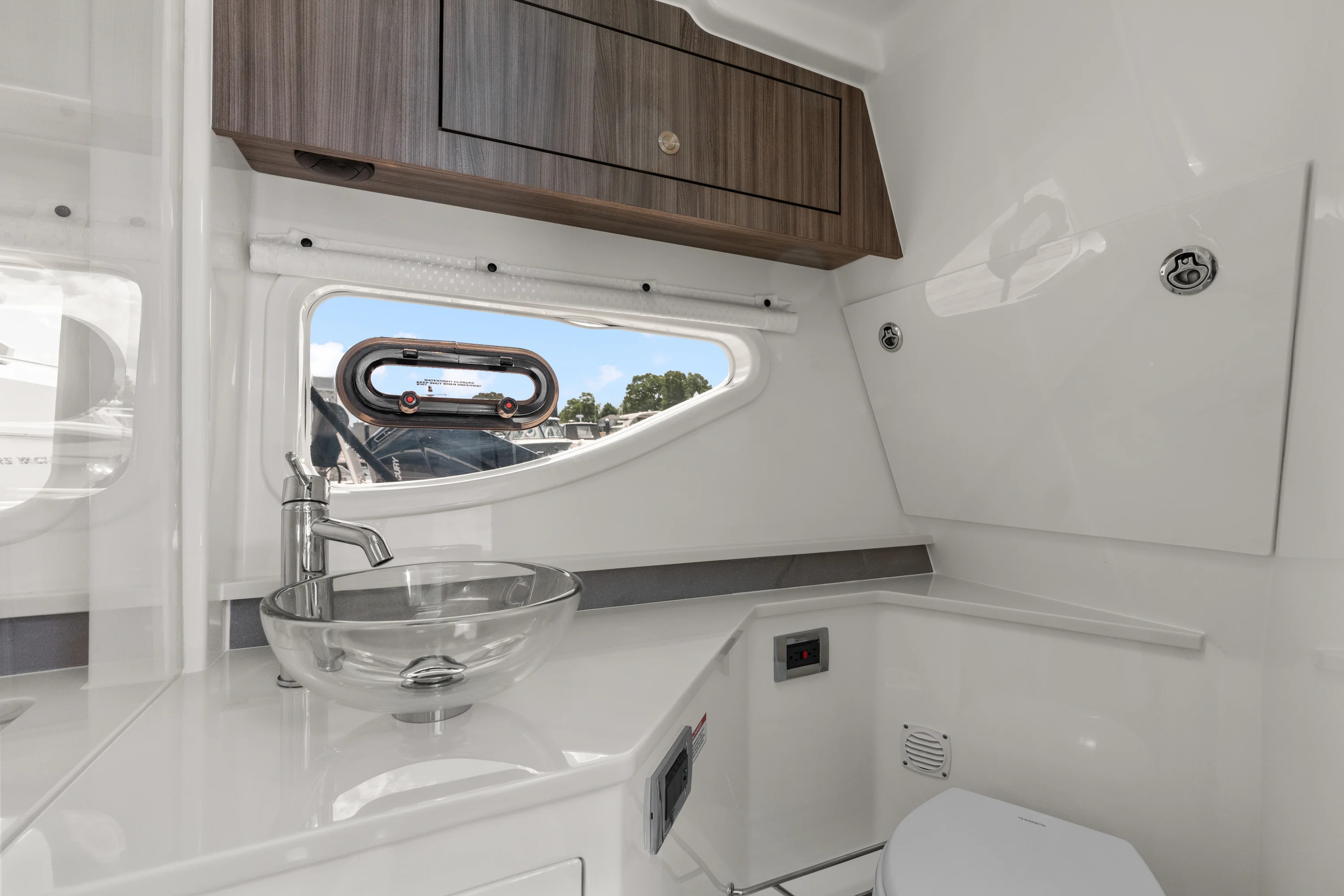 2026 Sea Ray Sundancer 370 Outboard Image Thumbnail #36