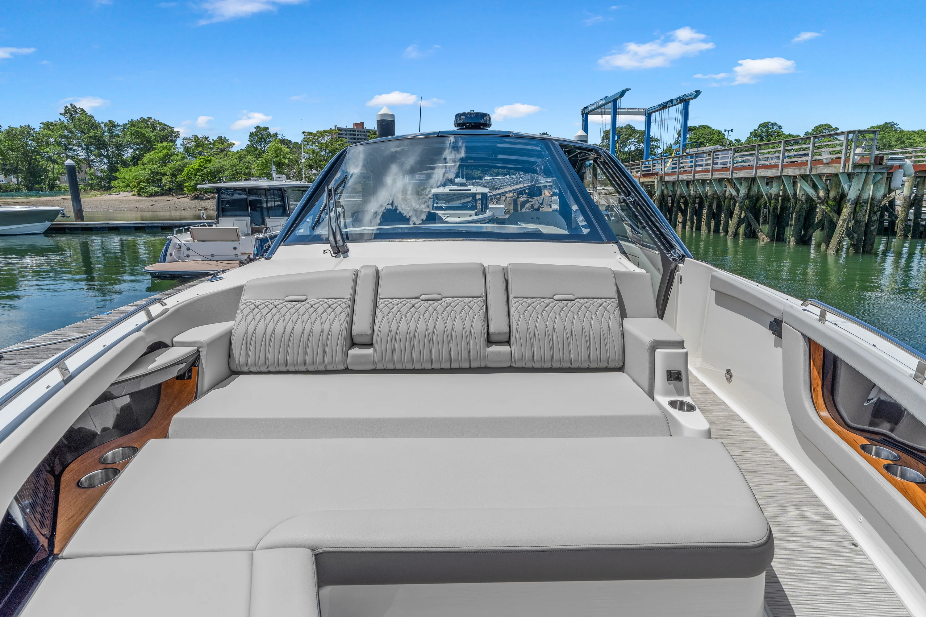 2026 Sea Ray Sundancer 370 Outboard Image Thumbnail #39
