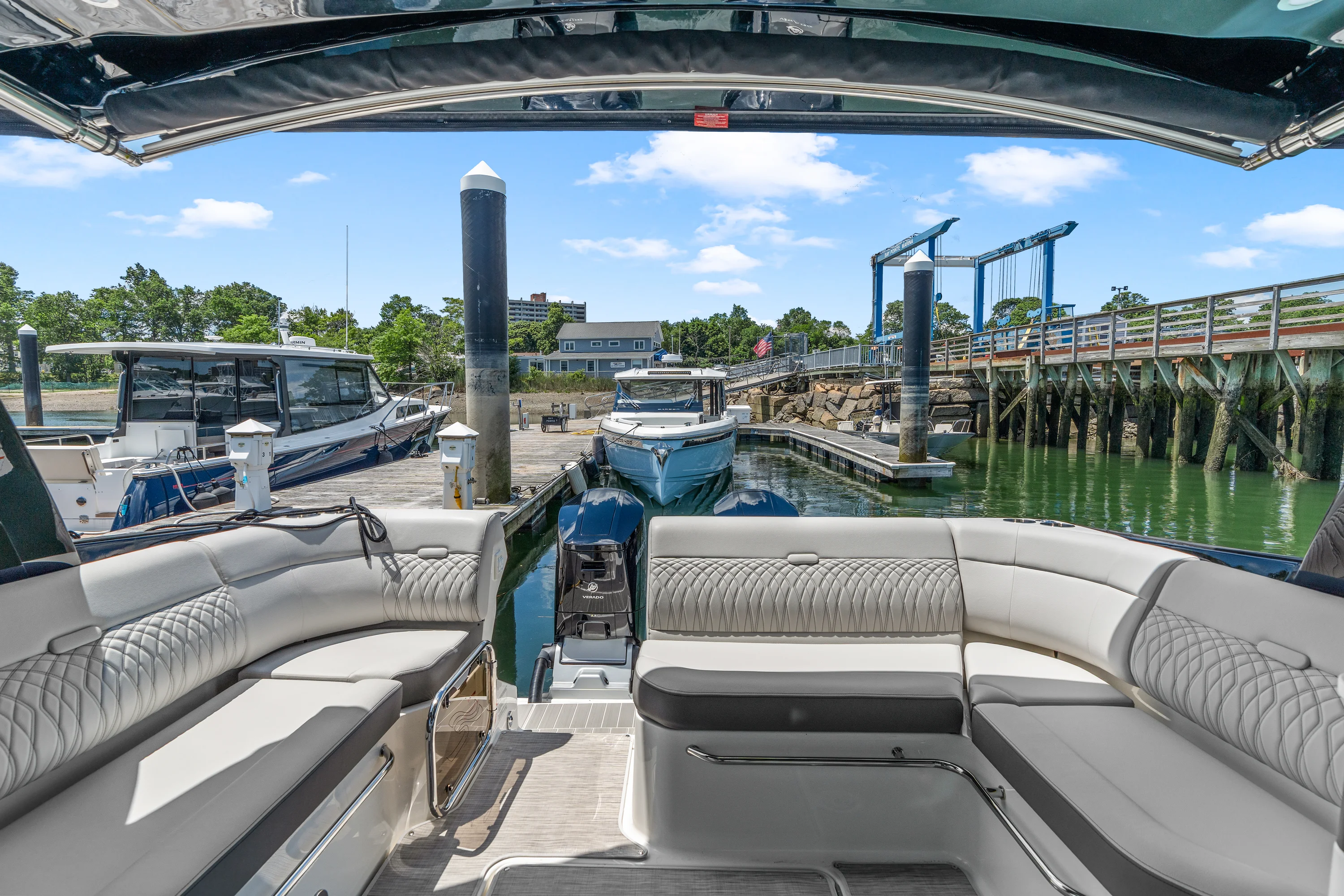 2026 Sea Ray Sundancer 370 Outboard Image Thumbnail #11