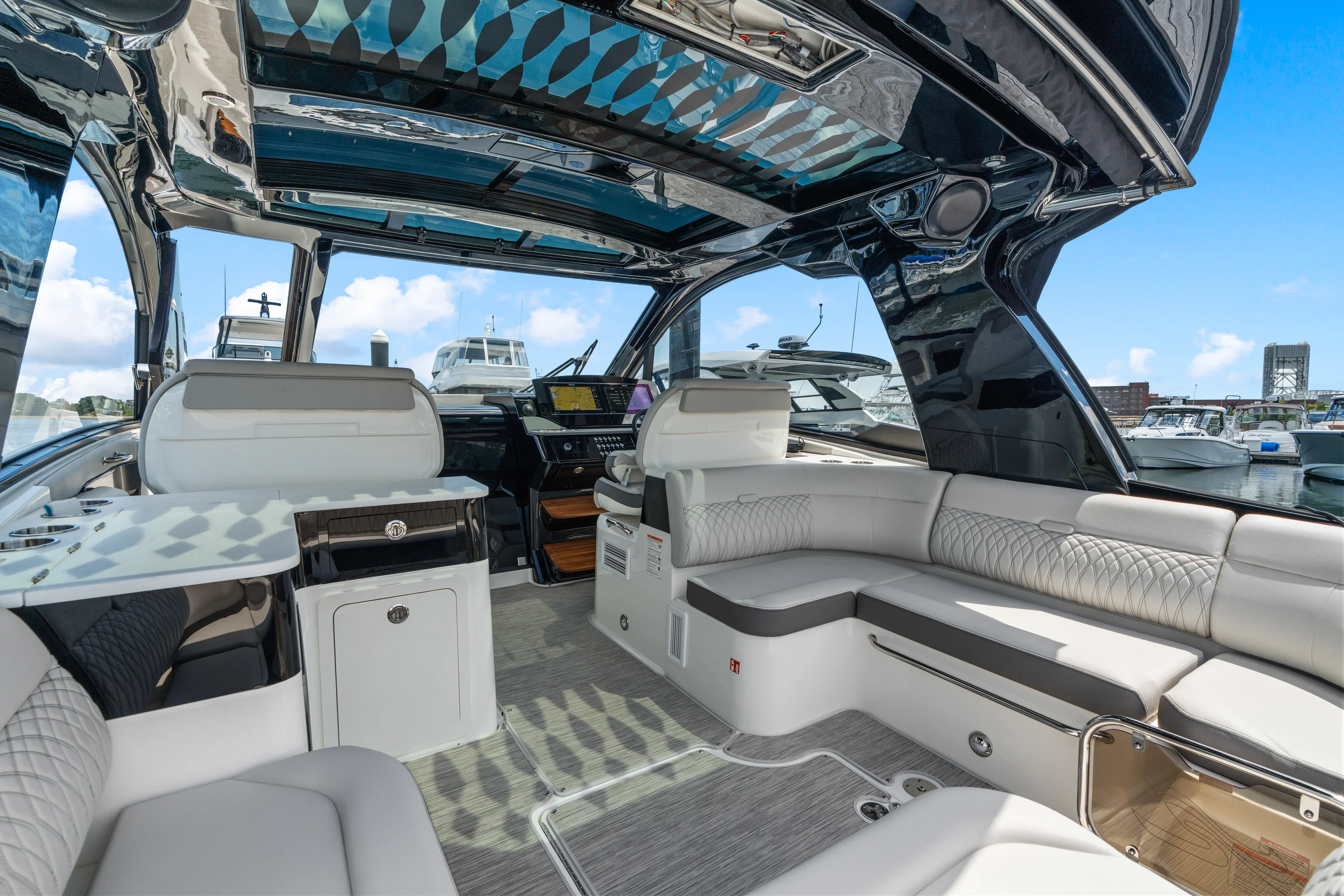 2026 Sea Ray Sundancer 370 Outboard Image Thumbnail #10
