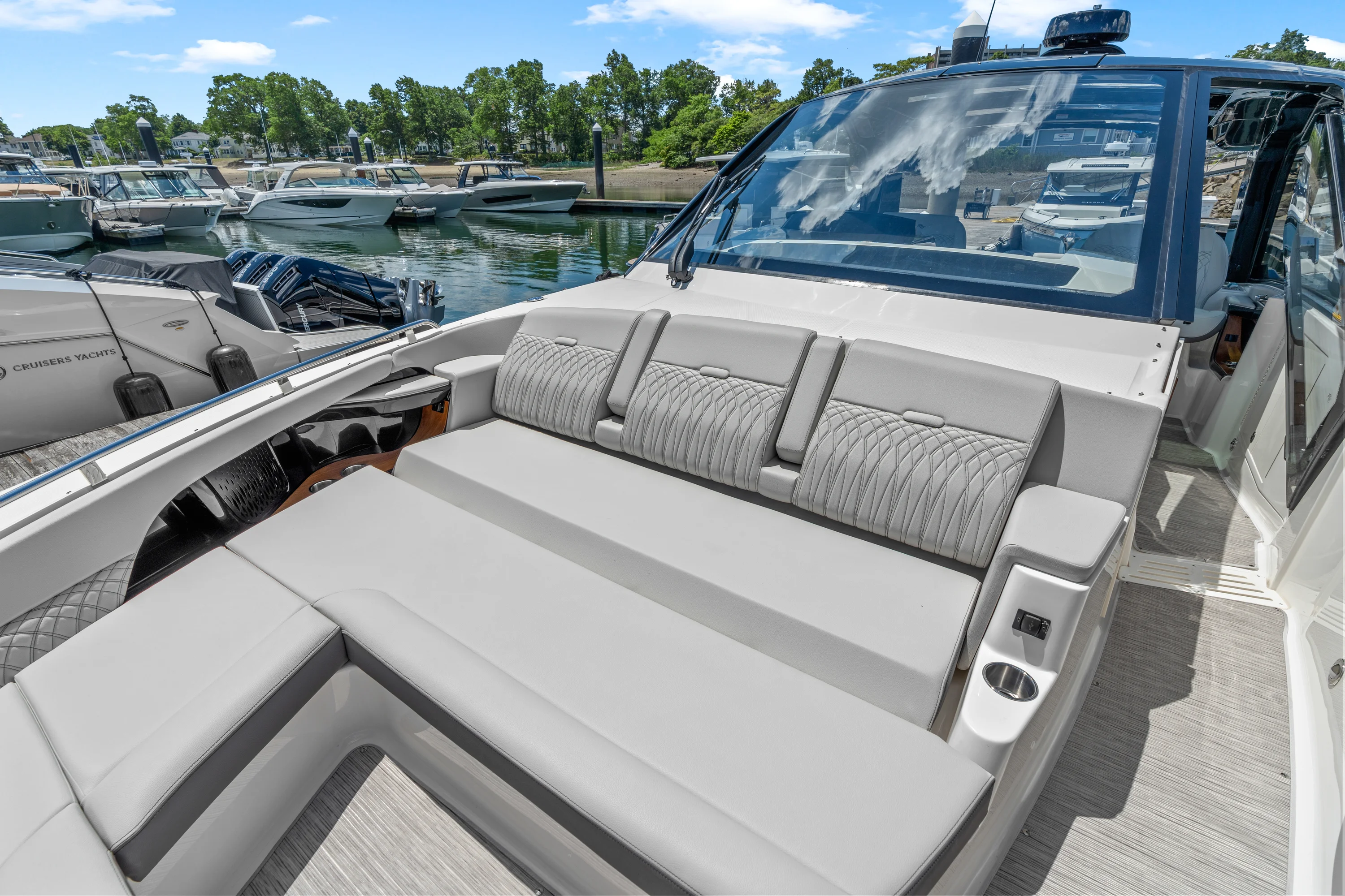 2026 Sea Ray Sundancer 370 Outboard Image Thumbnail #40