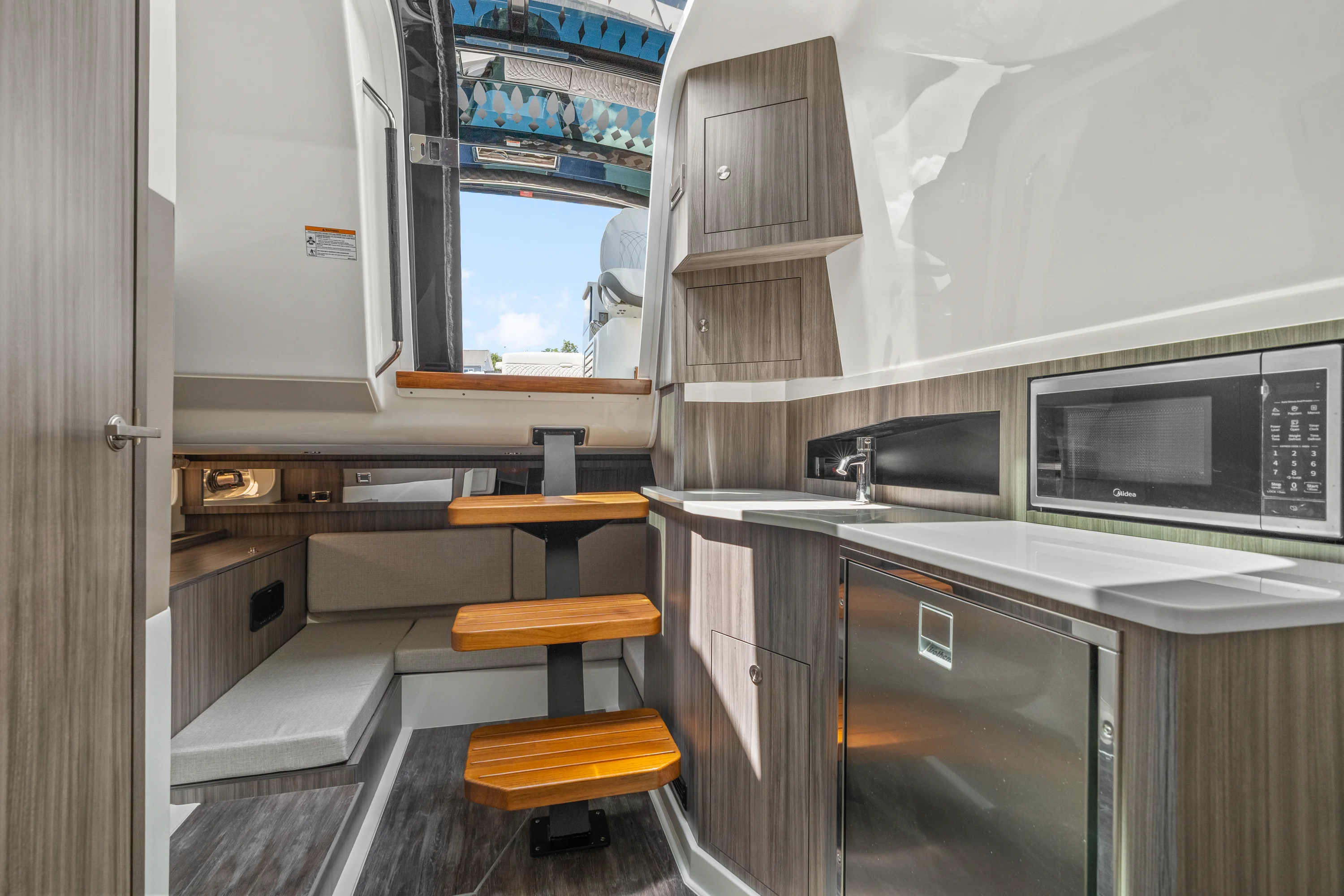 2026 Sea Ray Sundancer 370 Outboard Image Thumbnail #30