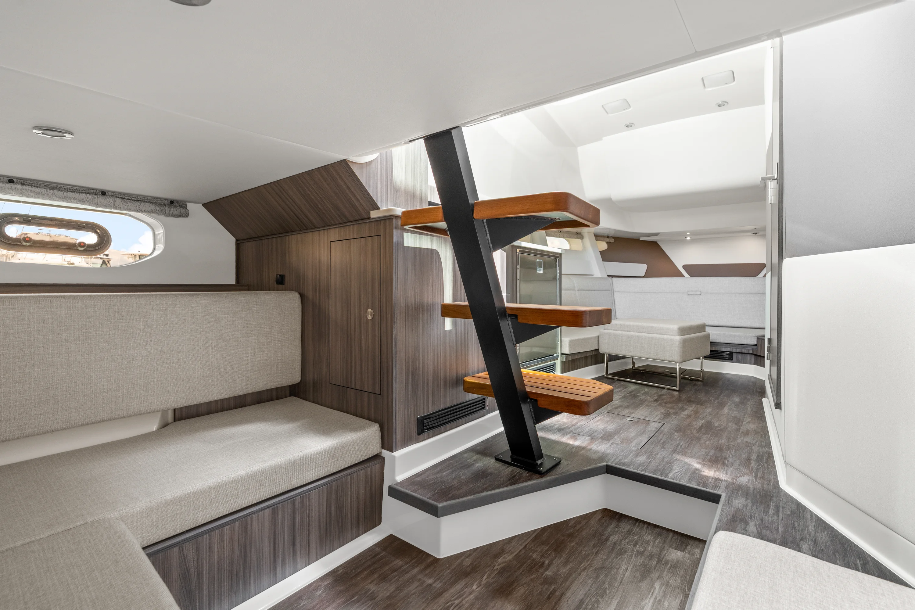 2026 Sea Ray Sundancer 370 Outboard Image Thumbnail #33