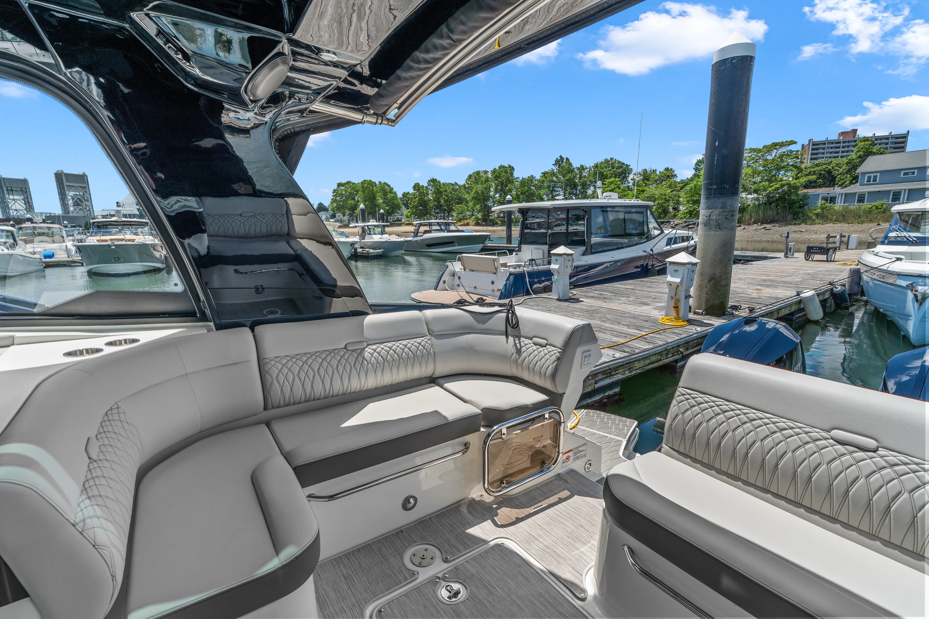 2026 Sea Ray Sundancer 370 Outboard Image Thumbnail #12
