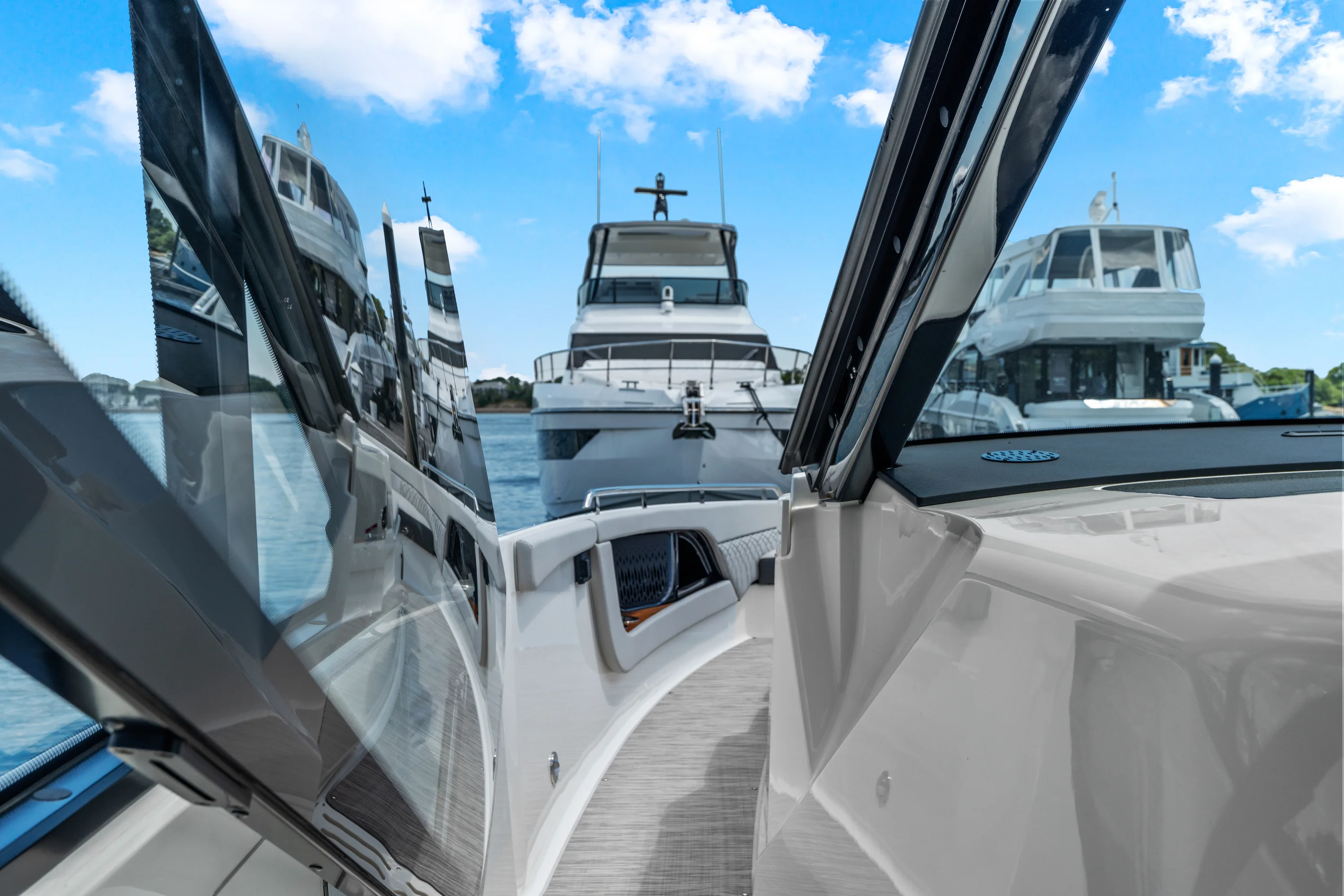 2026 Sea Ray Sundancer 370 Outboard Image Thumbnail #37