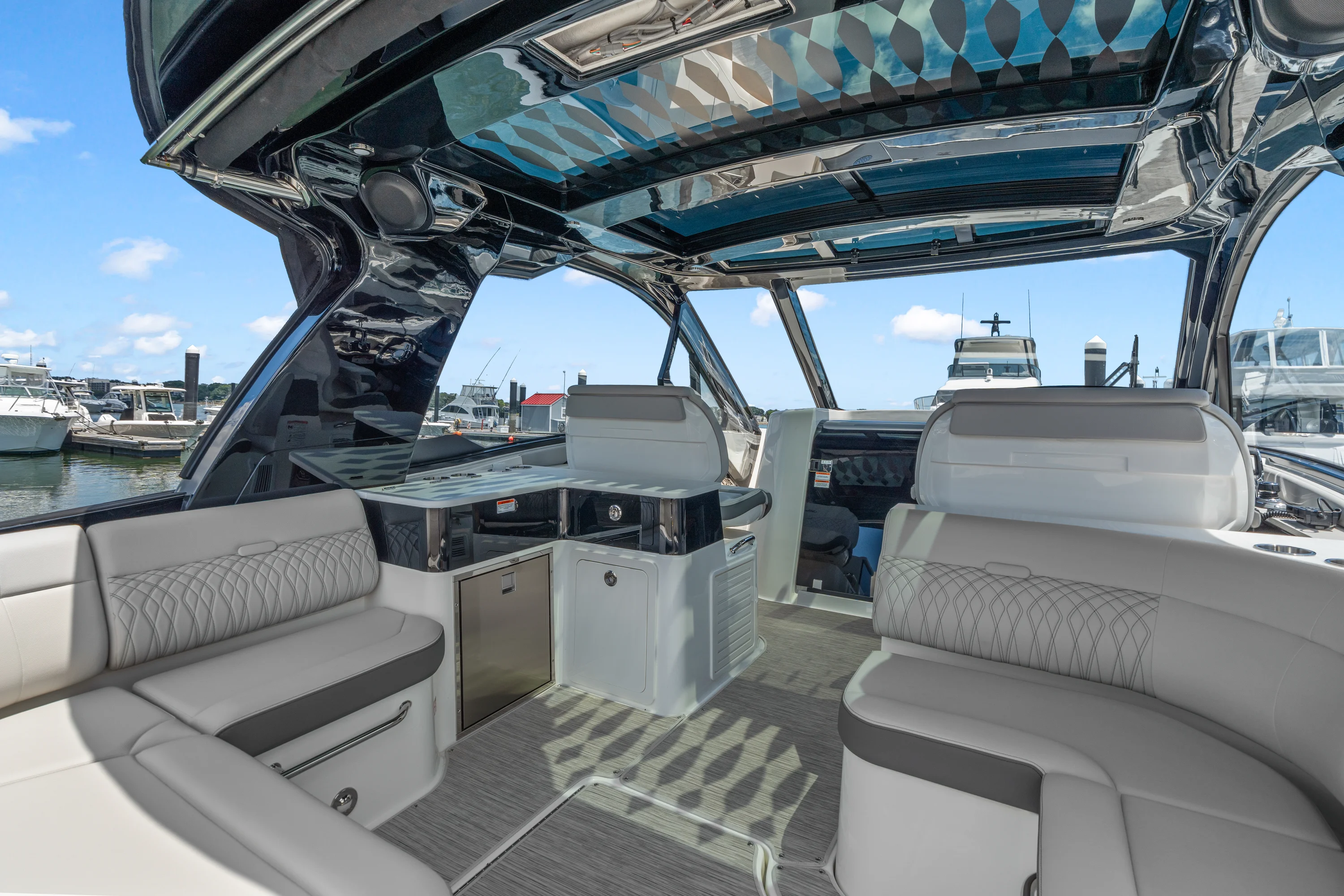 2026 Sea Ray Sundancer 370 Outboard Image Thumbnail #9