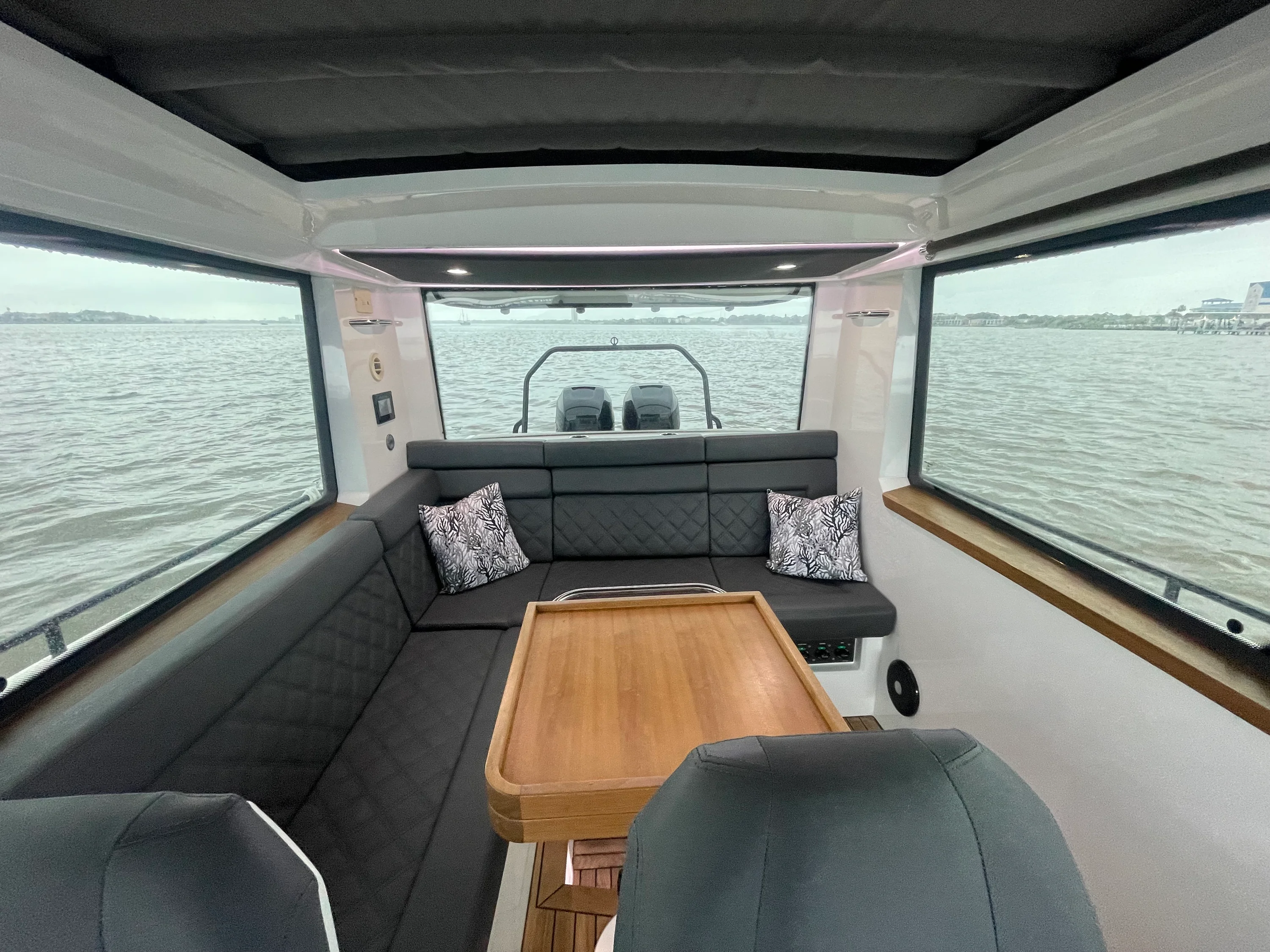 2020 Axopar 37 CROSS CABIN Image Thumbnail #17