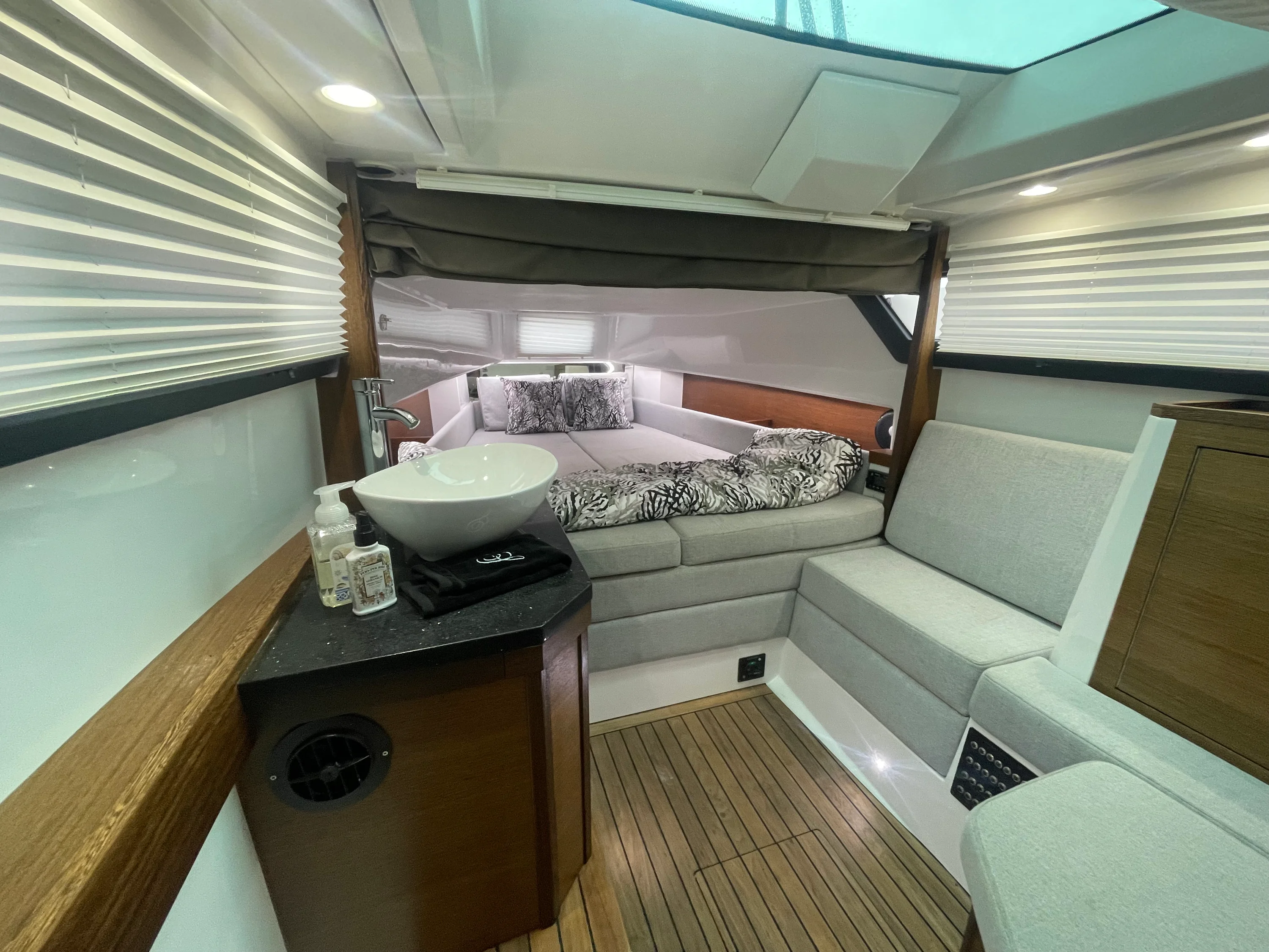 2020 Axopar 37 CROSS CABIN Image Thumbnail #20