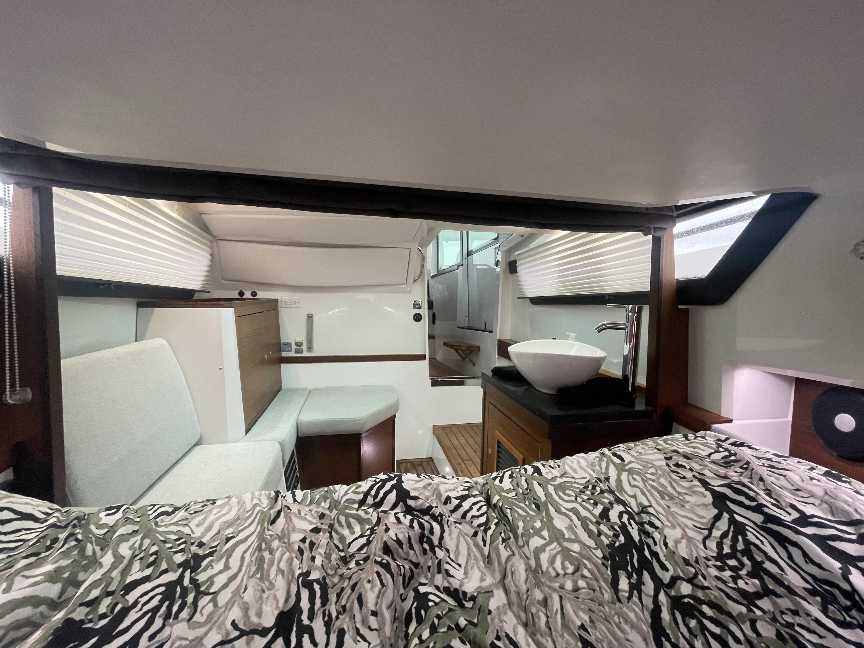 2020 Axopar 37 CROSS CABIN Image Thumbnail #24