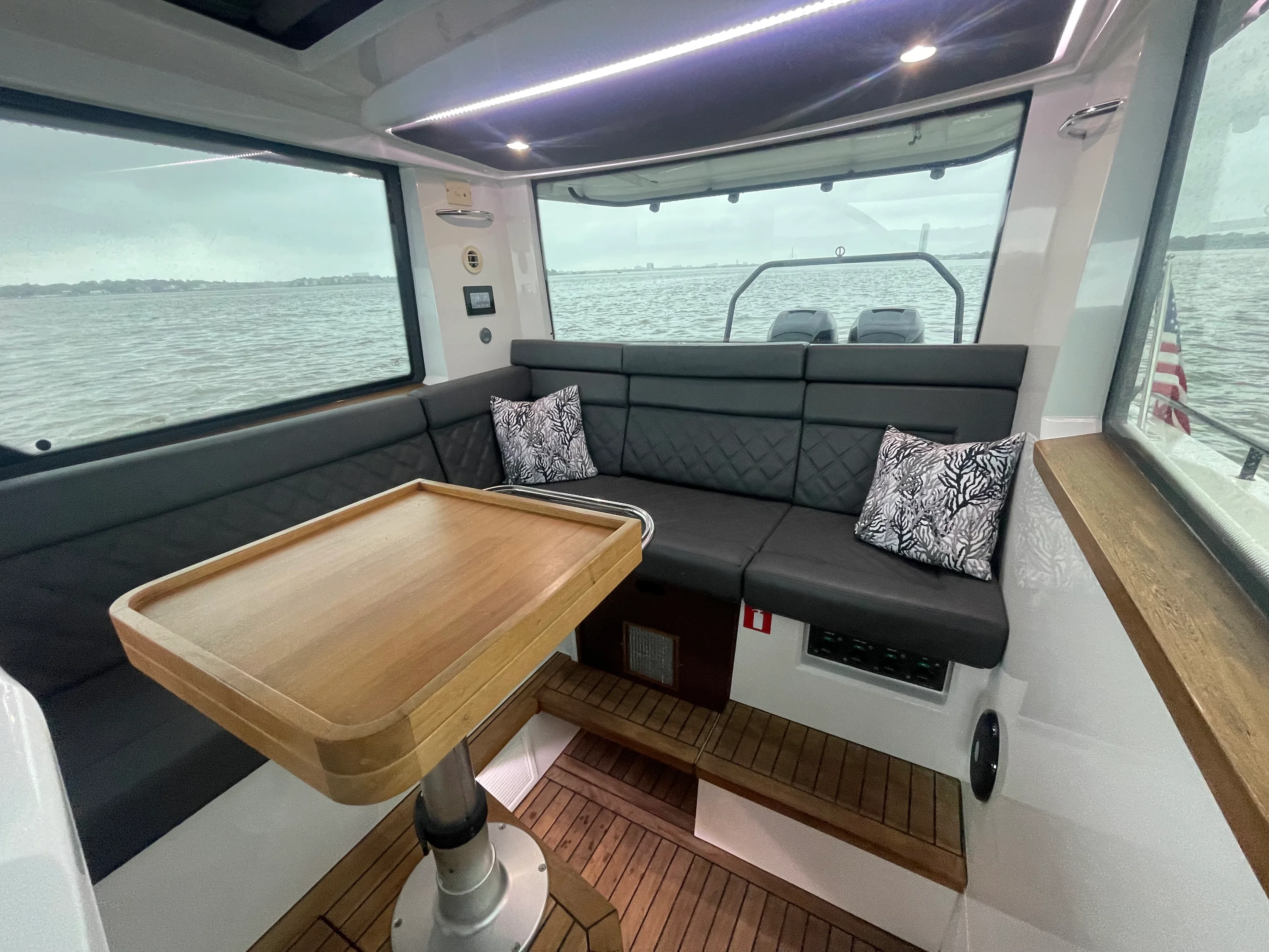 2020 Axopar 37 CROSS CABIN Image Thumbnail #18