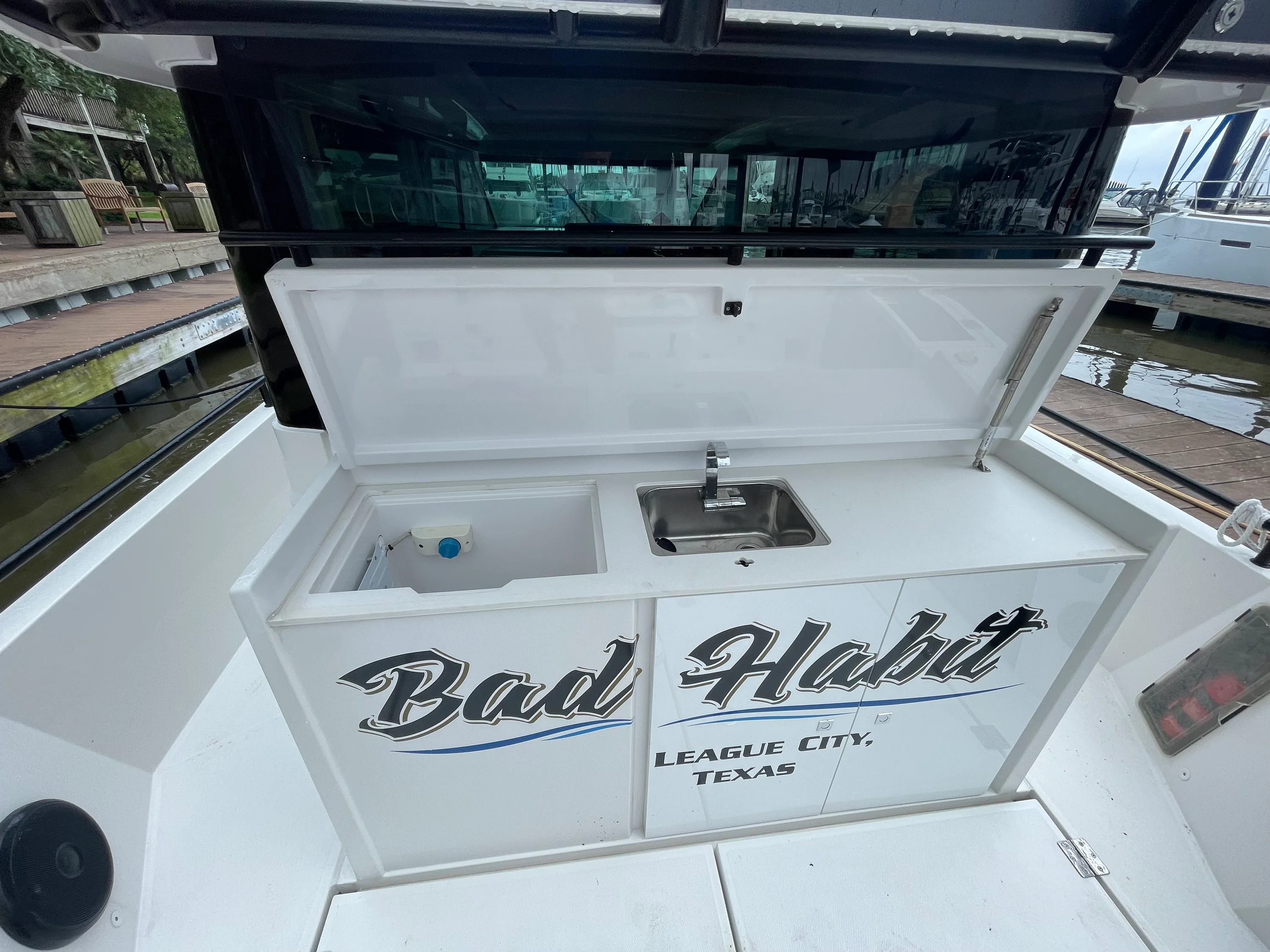 2020 Axopar 37 CROSS CABIN Image Thumbnail #8