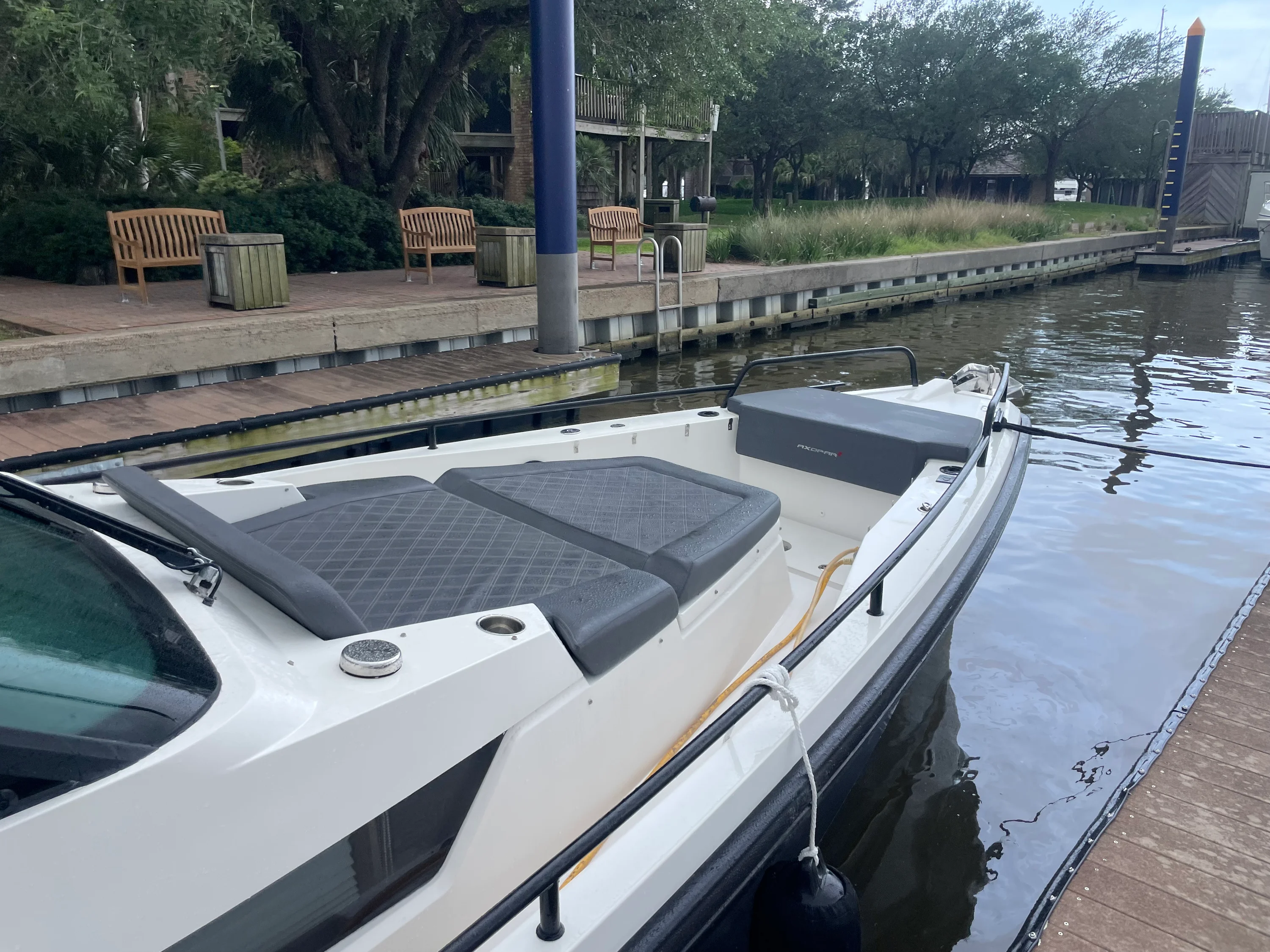 2020 Axopar 37 CROSS CABIN Image Thumbnail #4
