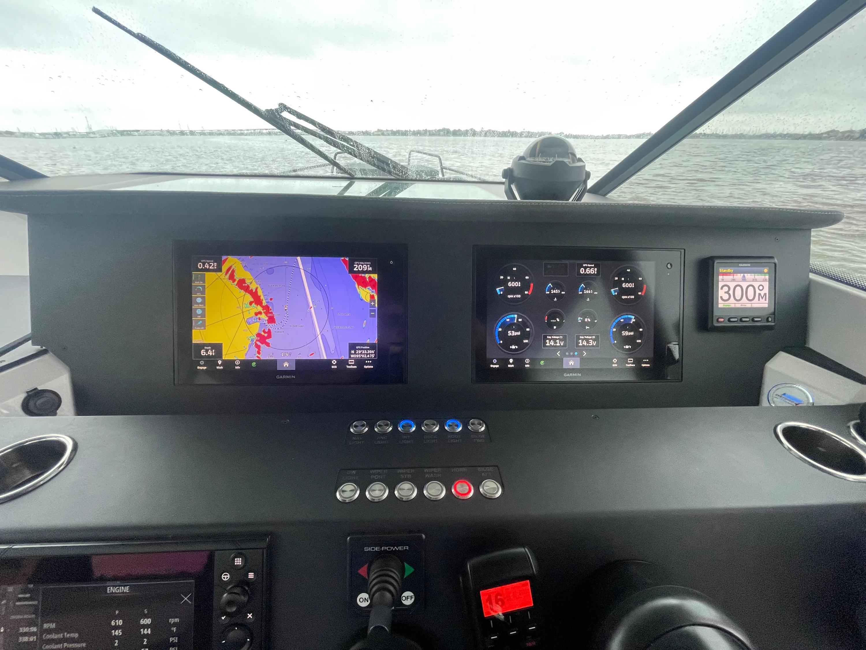 2020 Axopar 37 CROSS CABIN Image Thumbnail #10