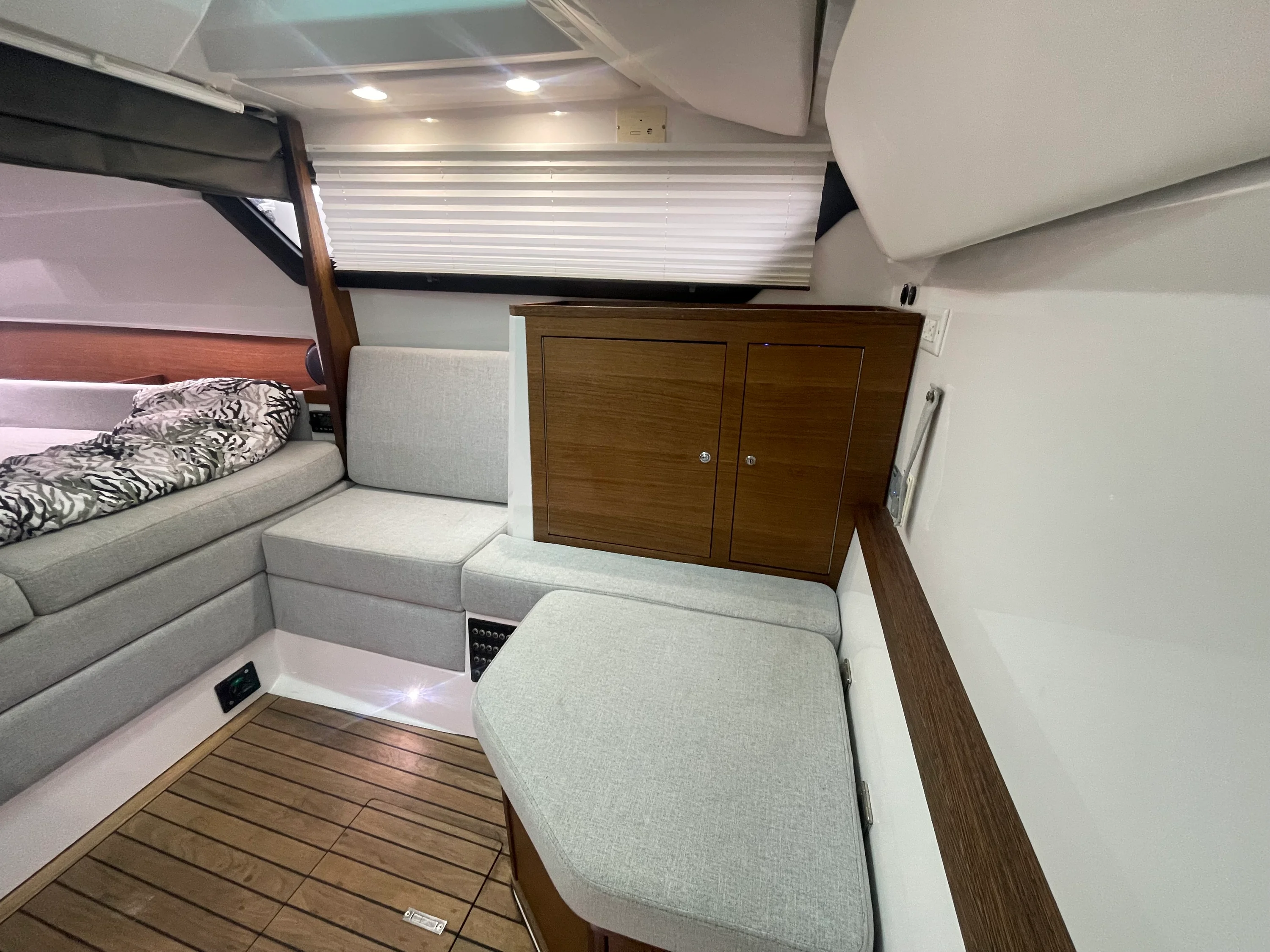 2020 Axopar 37 CROSS CABIN Image Thumbnail #22