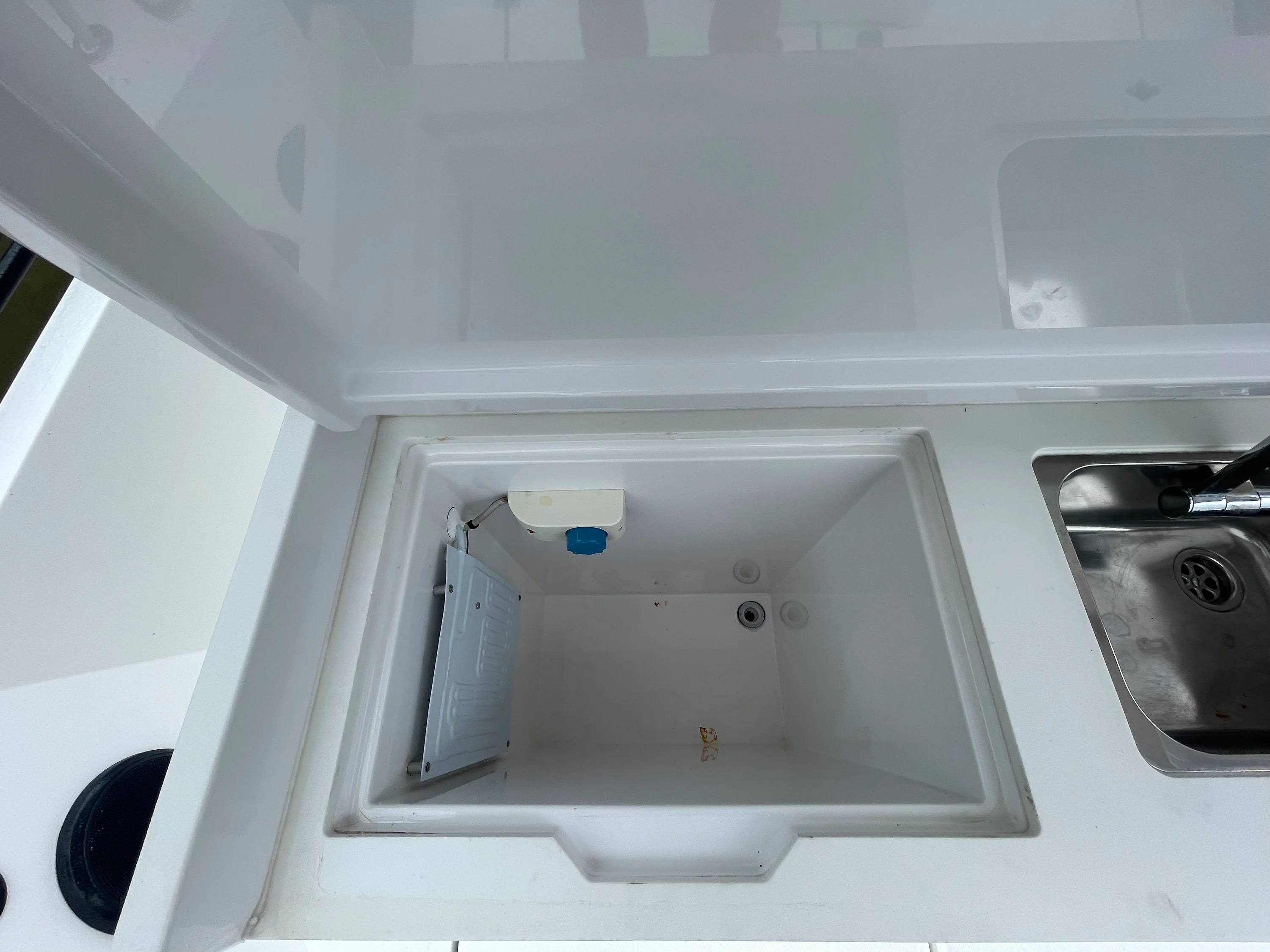 2020 Axopar 37 CROSS CABIN Image Thumbnail #9