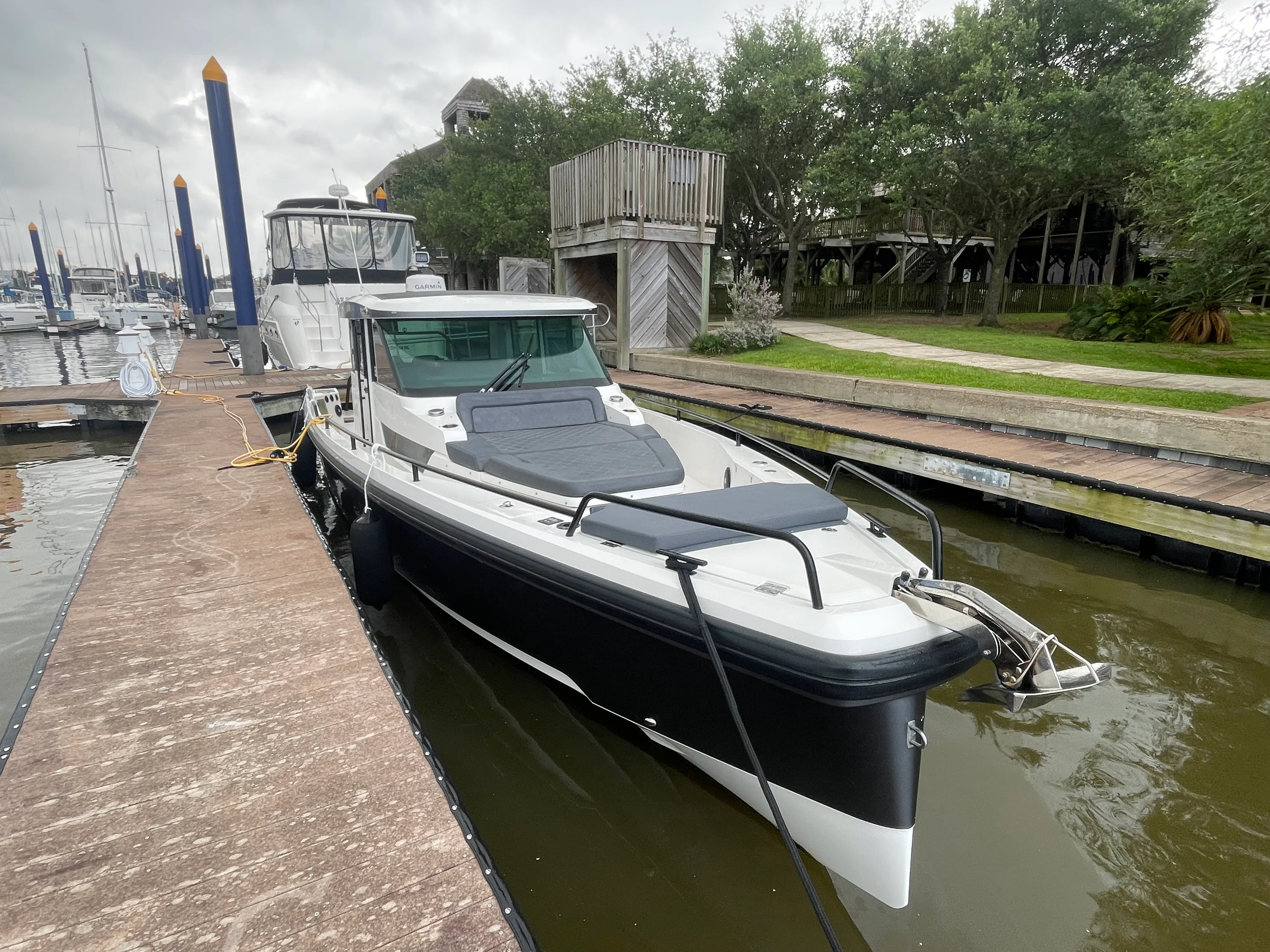 2020 Axopar 37 CROSS CABIN Image Thumbnail #3