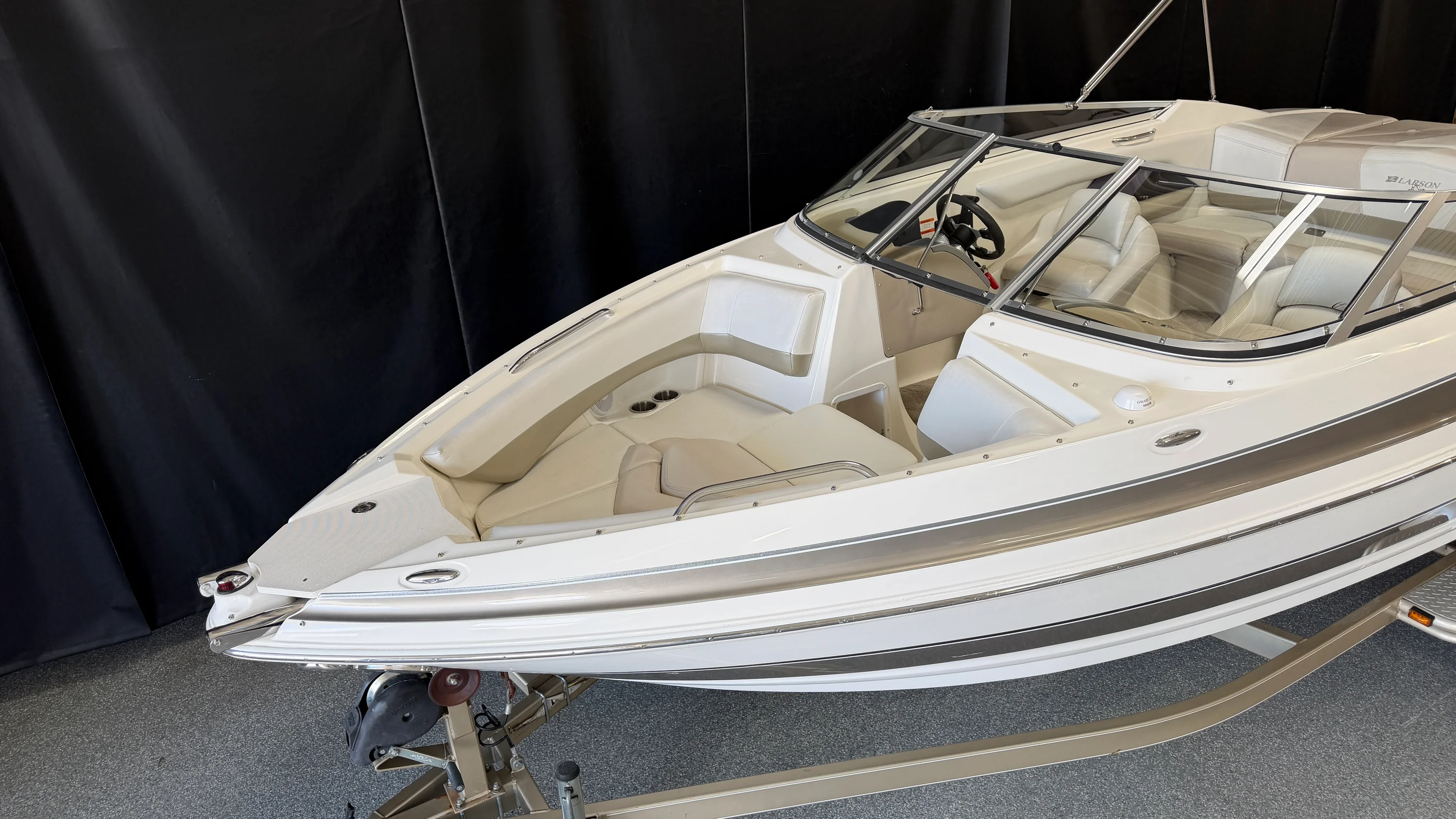 2006 Larson LXI228 Image Thumbnail #4