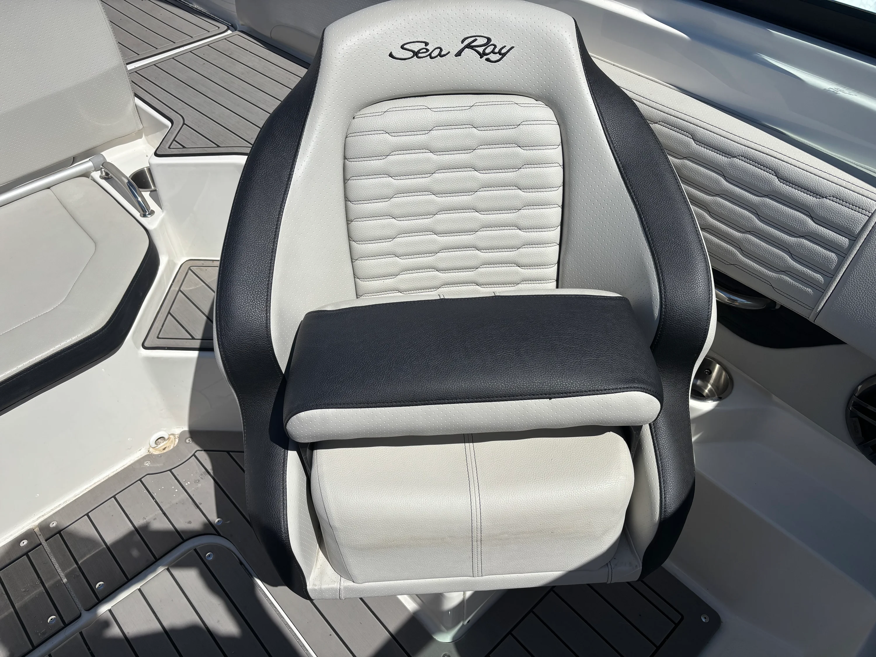2022 Sea Ray SPX 190 Image Thumbnail #6