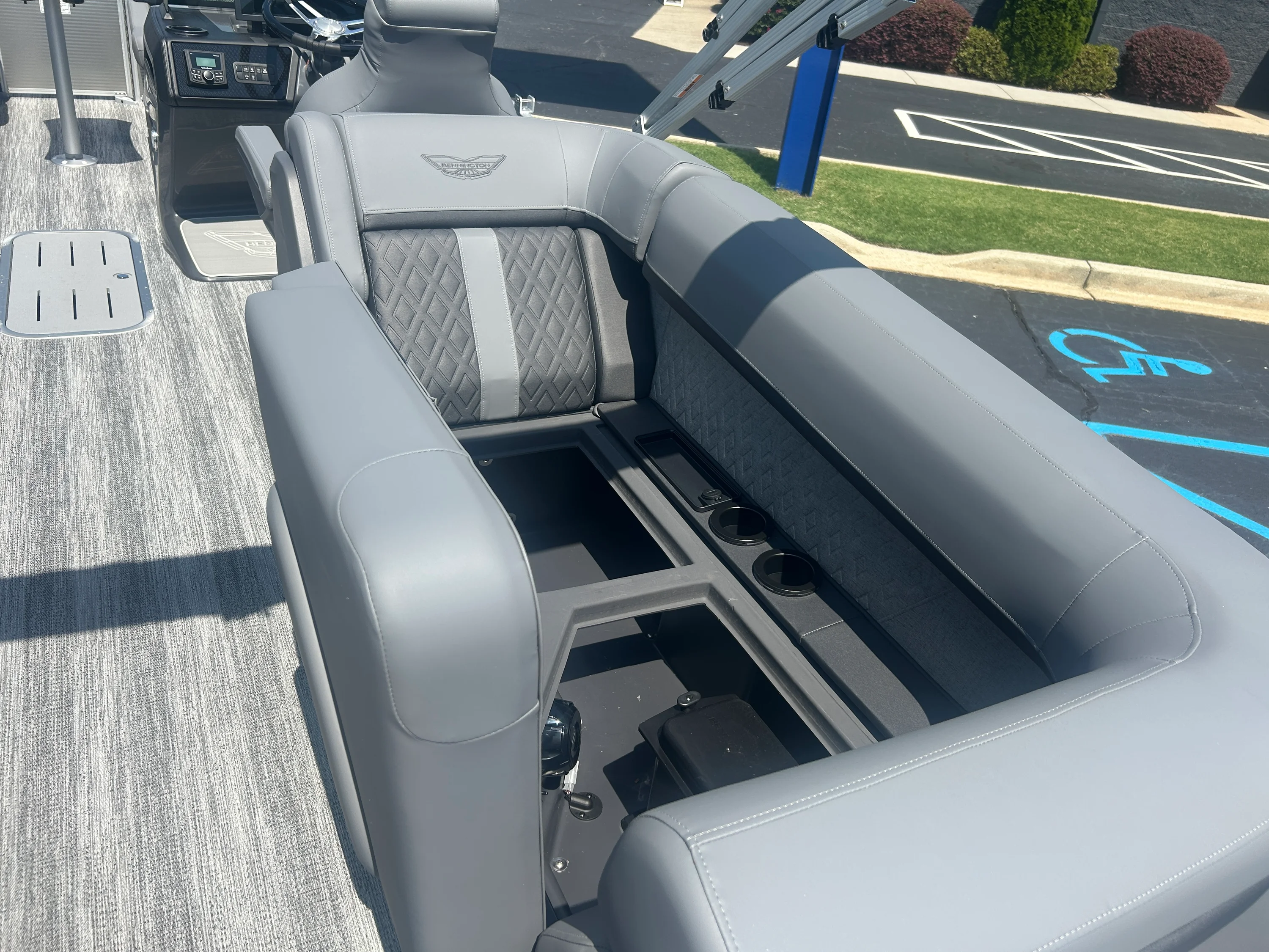 2026 Bennington 22 MFB Image Thumbnail #9