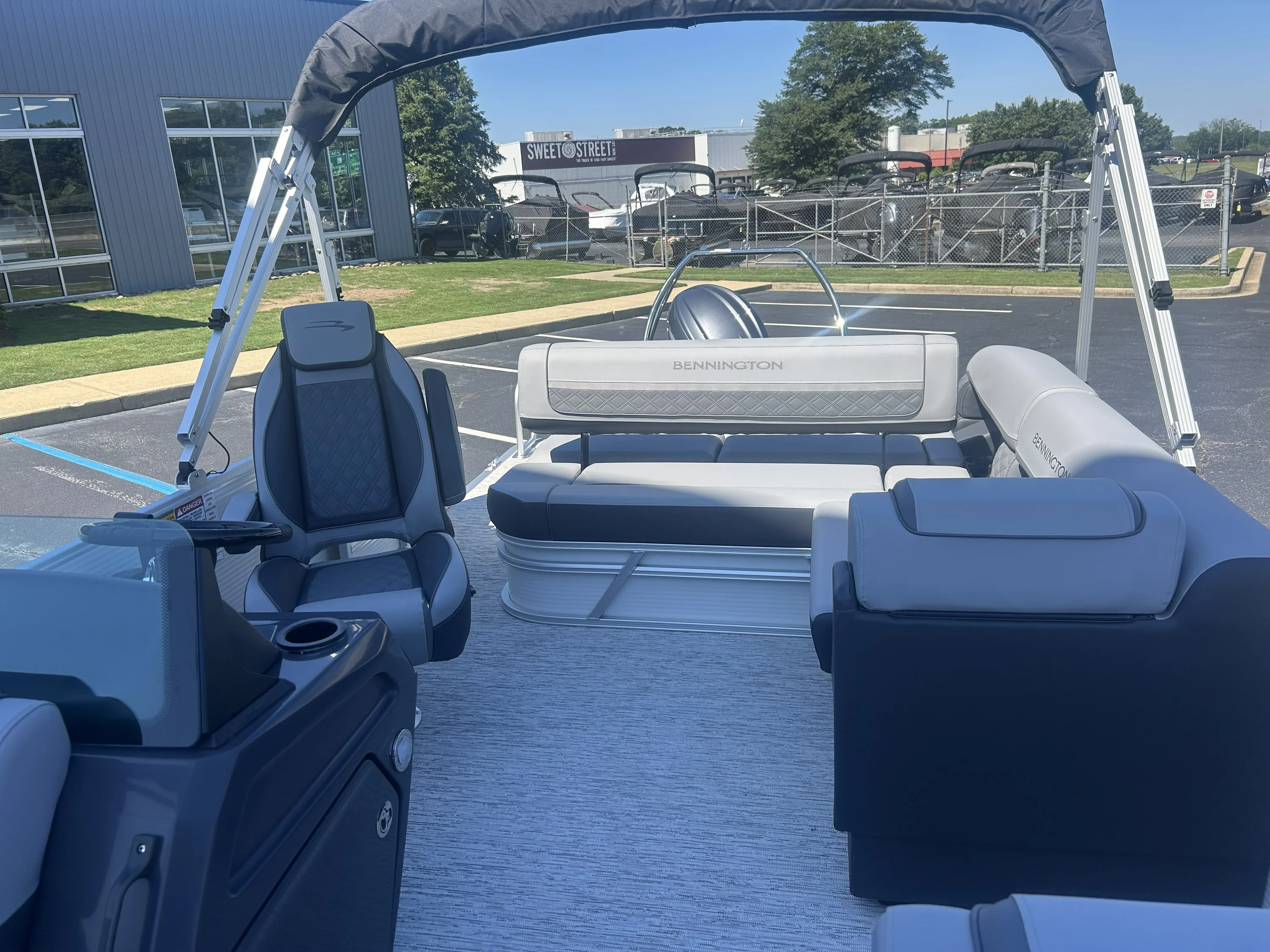 2026 Bennington 22 SSB LUXE Image Thumbnail #14