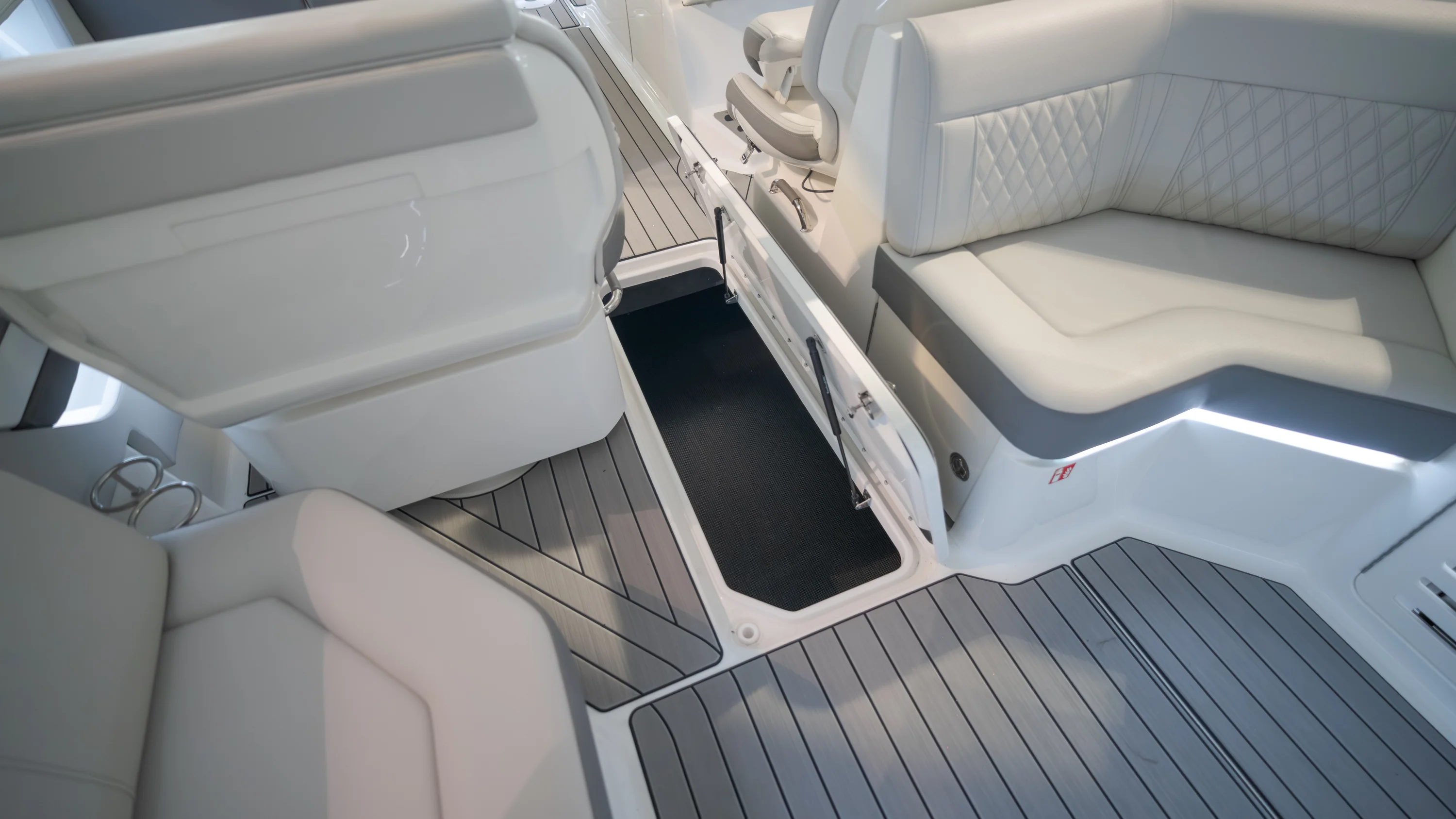 2026 Sea Ray SLX 310 Outboard Image Thumbnail #29