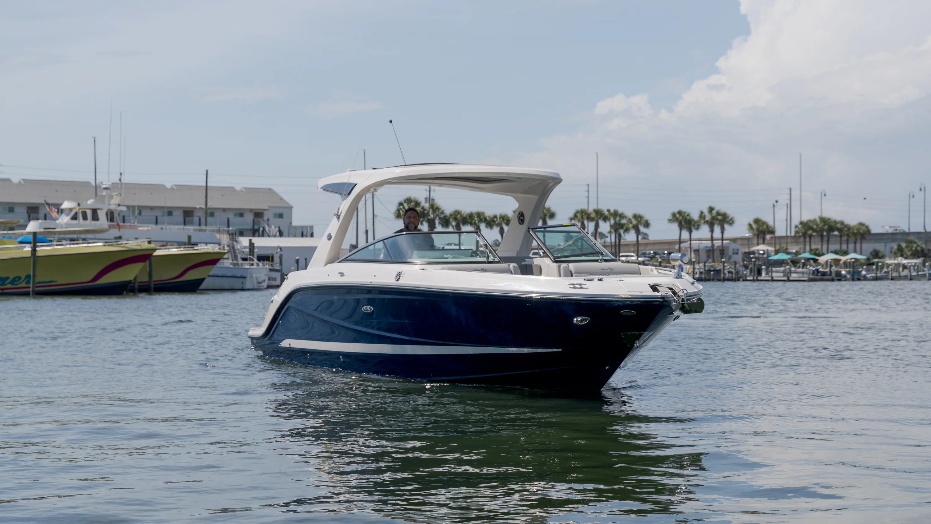 2026 Sea Ray SLX 310 Outboard Image Thumbnail #4