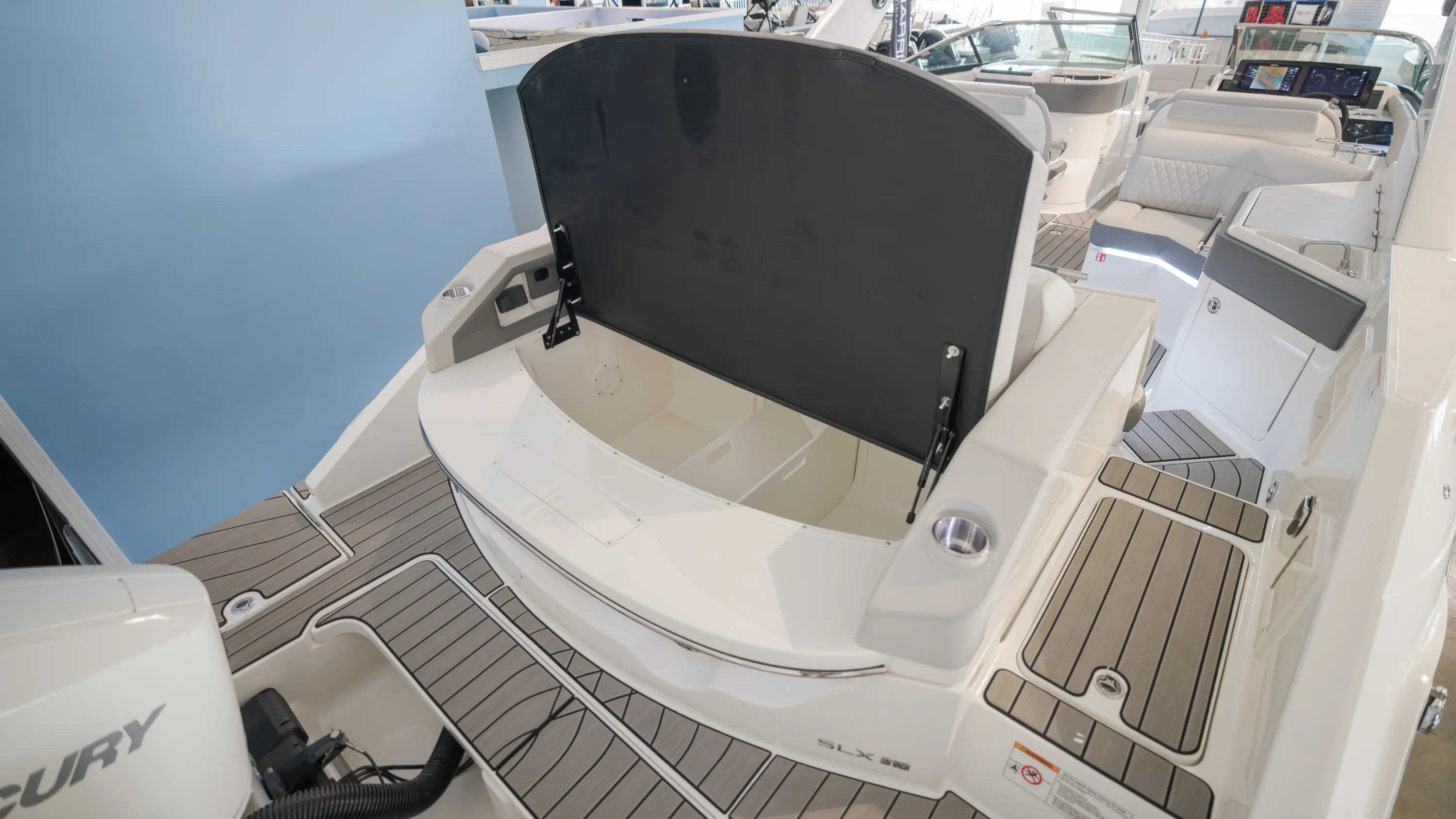 2026 Sea Ray SLX 310 Outboard Image Thumbnail #37