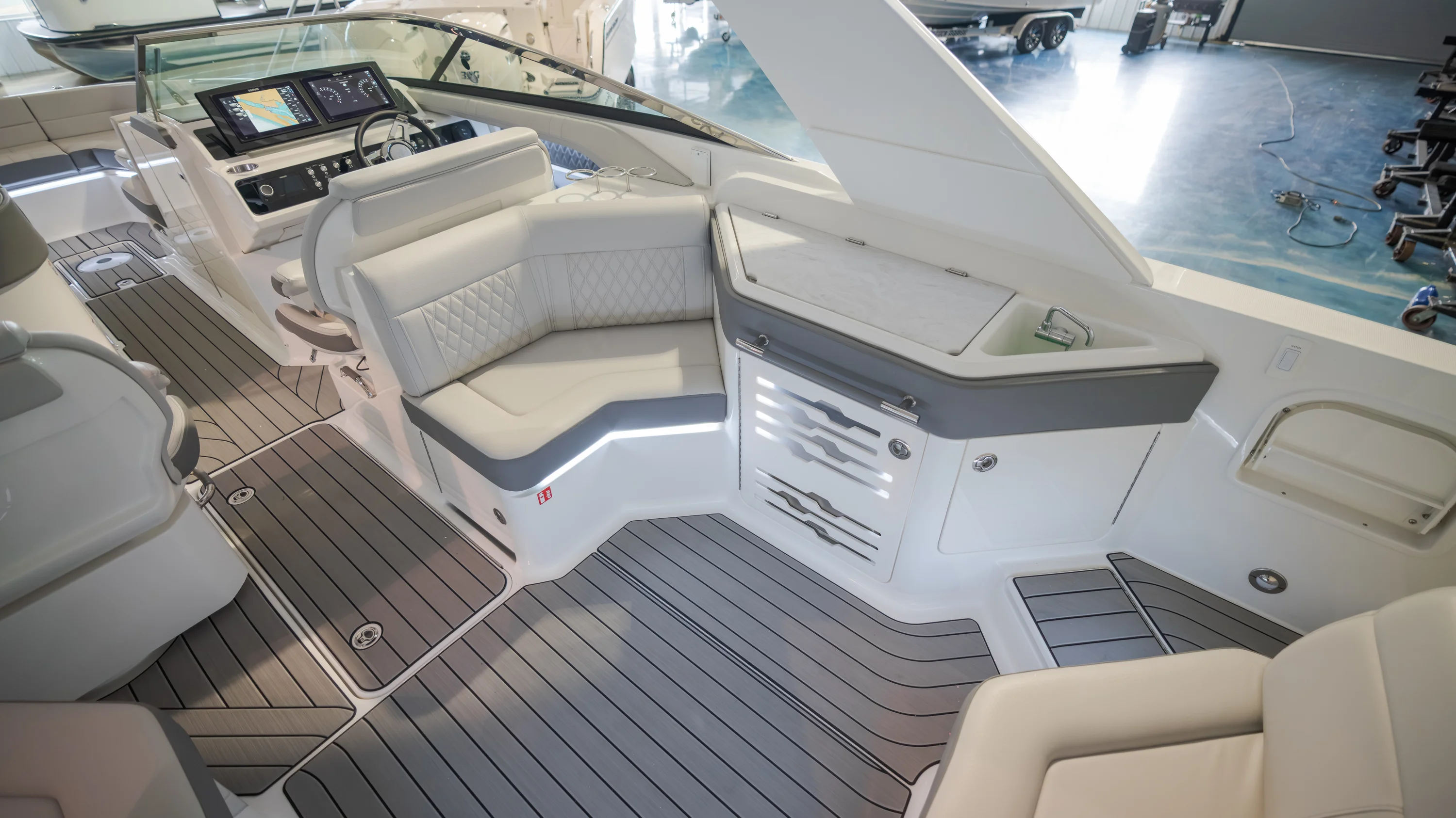 2026 Sea Ray SLX 310 Outboard Image Thumbnail #28