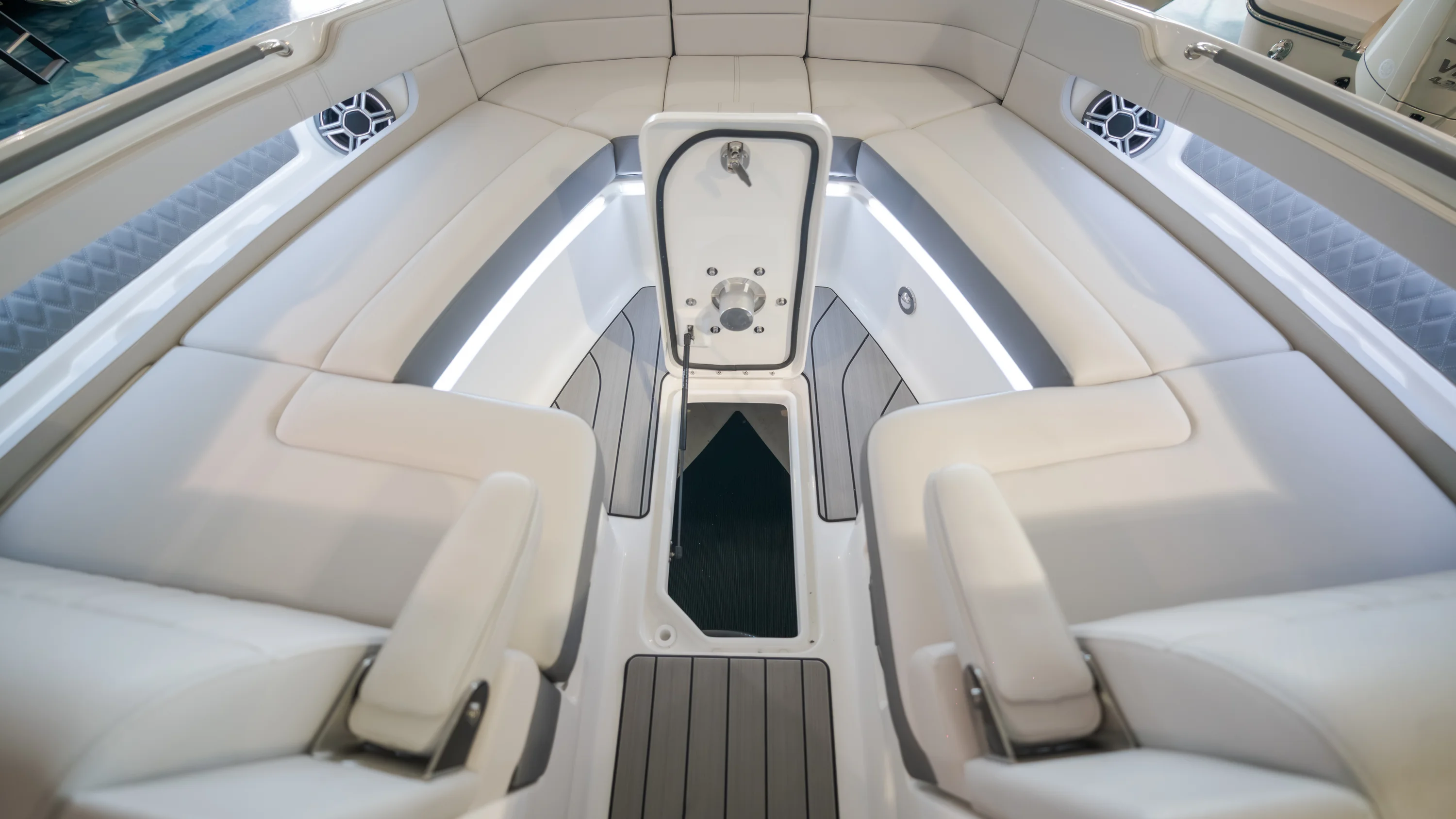 2026 Sea Ray SLX 310 Outboard Image Thumbnail #13