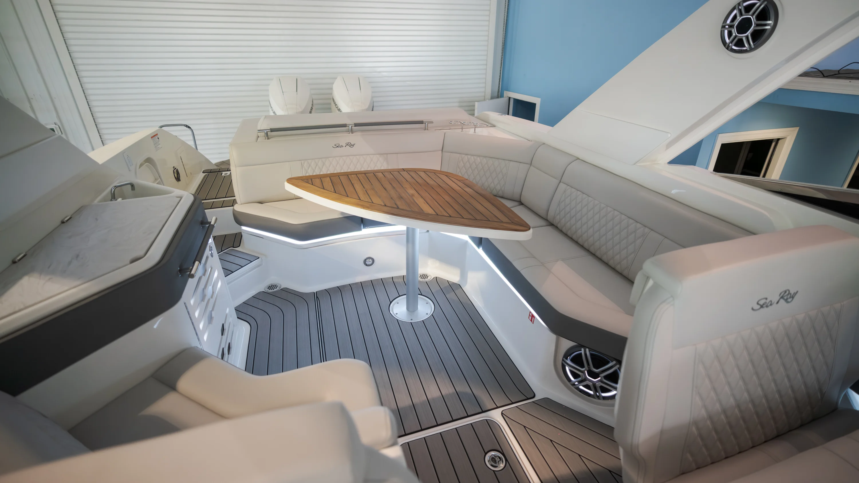 2026 Sea Ray SLX 310 Outboard Image Thumbnail #26