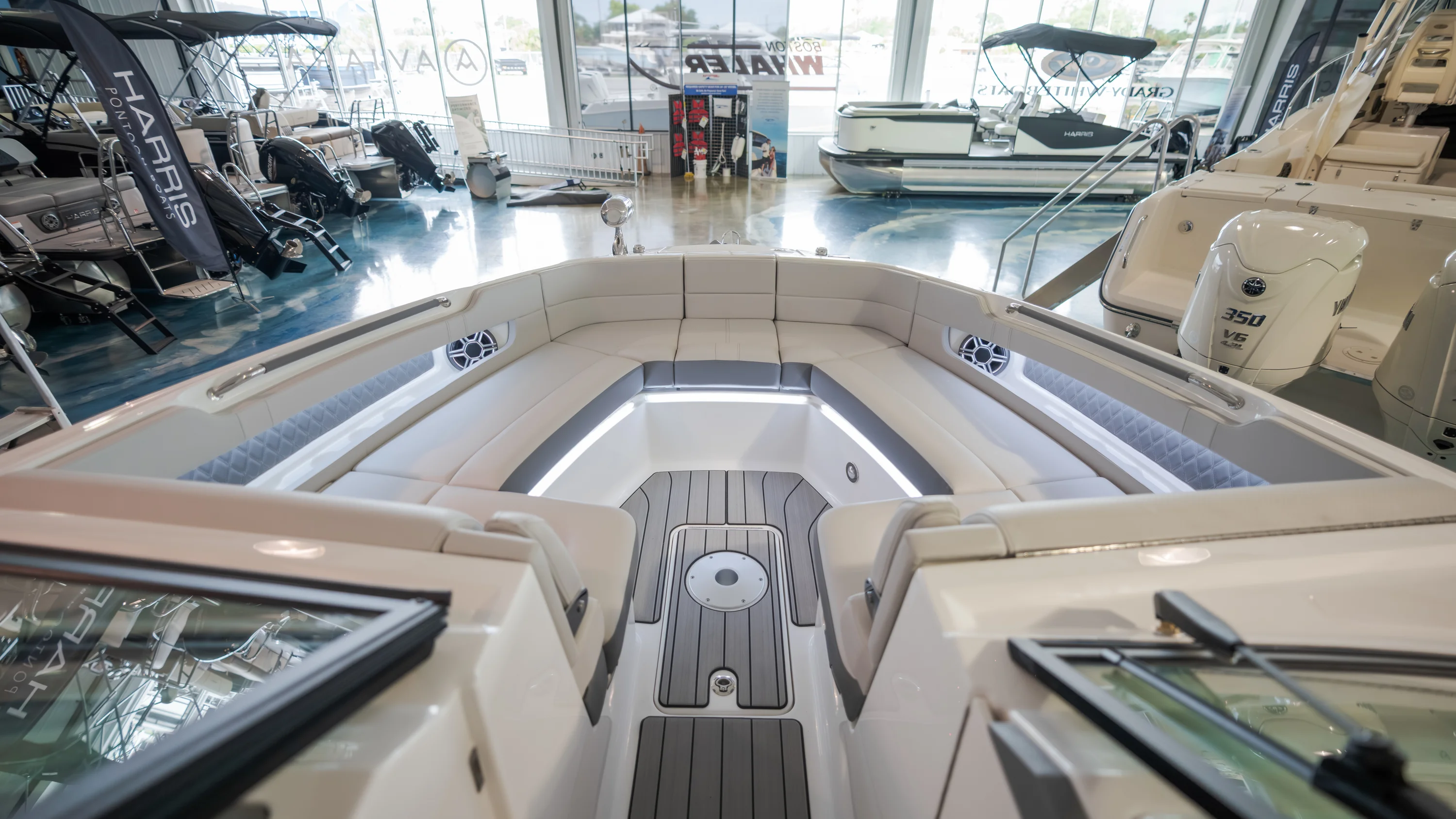 2026 Sea Ray SLX 310 Outboard Image Thumbnail #10