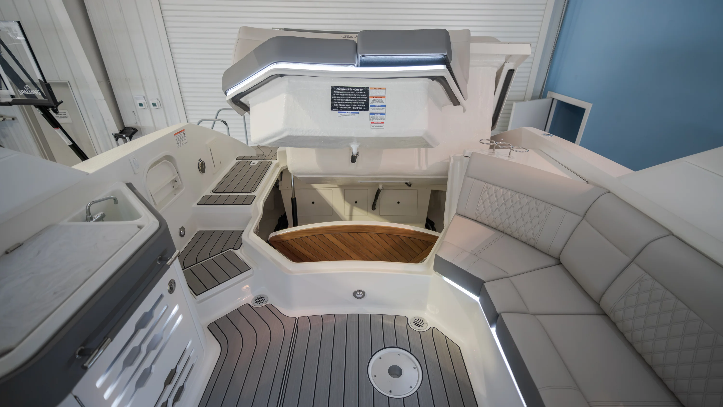 2026 Sea Ray SLX 310 Outboard Image Thumbnail #31