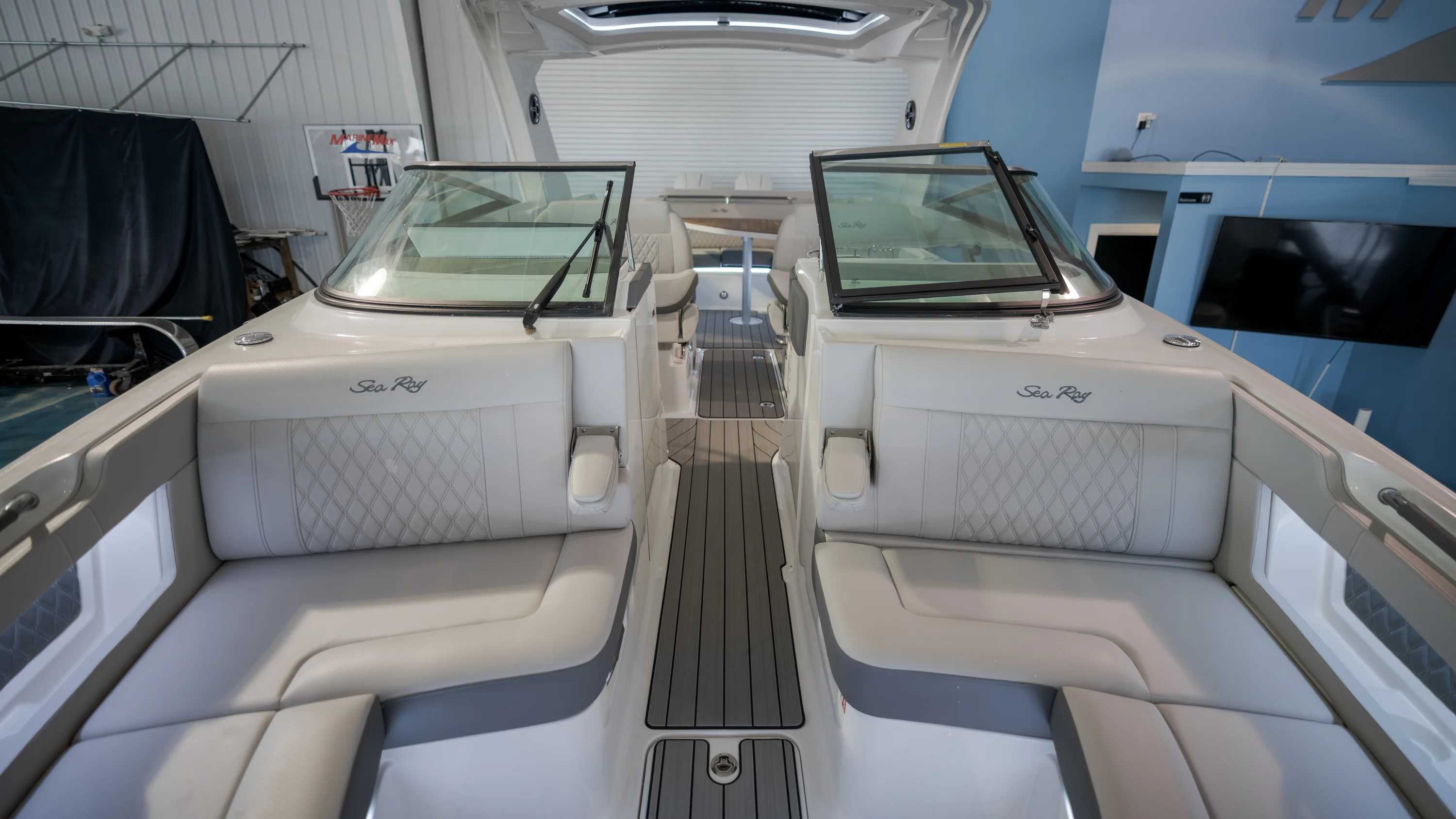 2026 Sea Ray SLX 310 Outboard Image Thumbnail #12