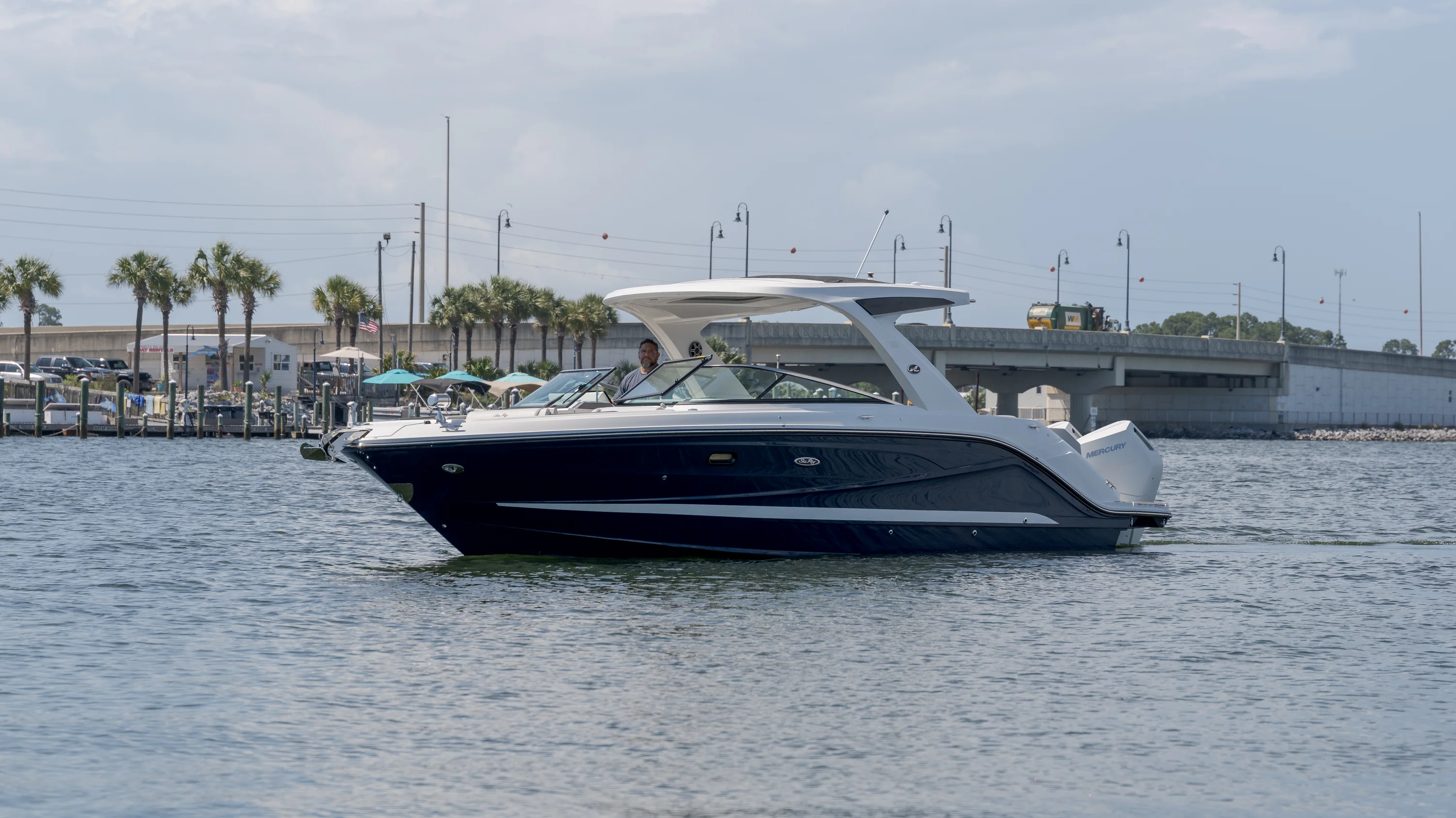 2026 Sea Ray SLX 310 Outboard Image Thumbnail #1
