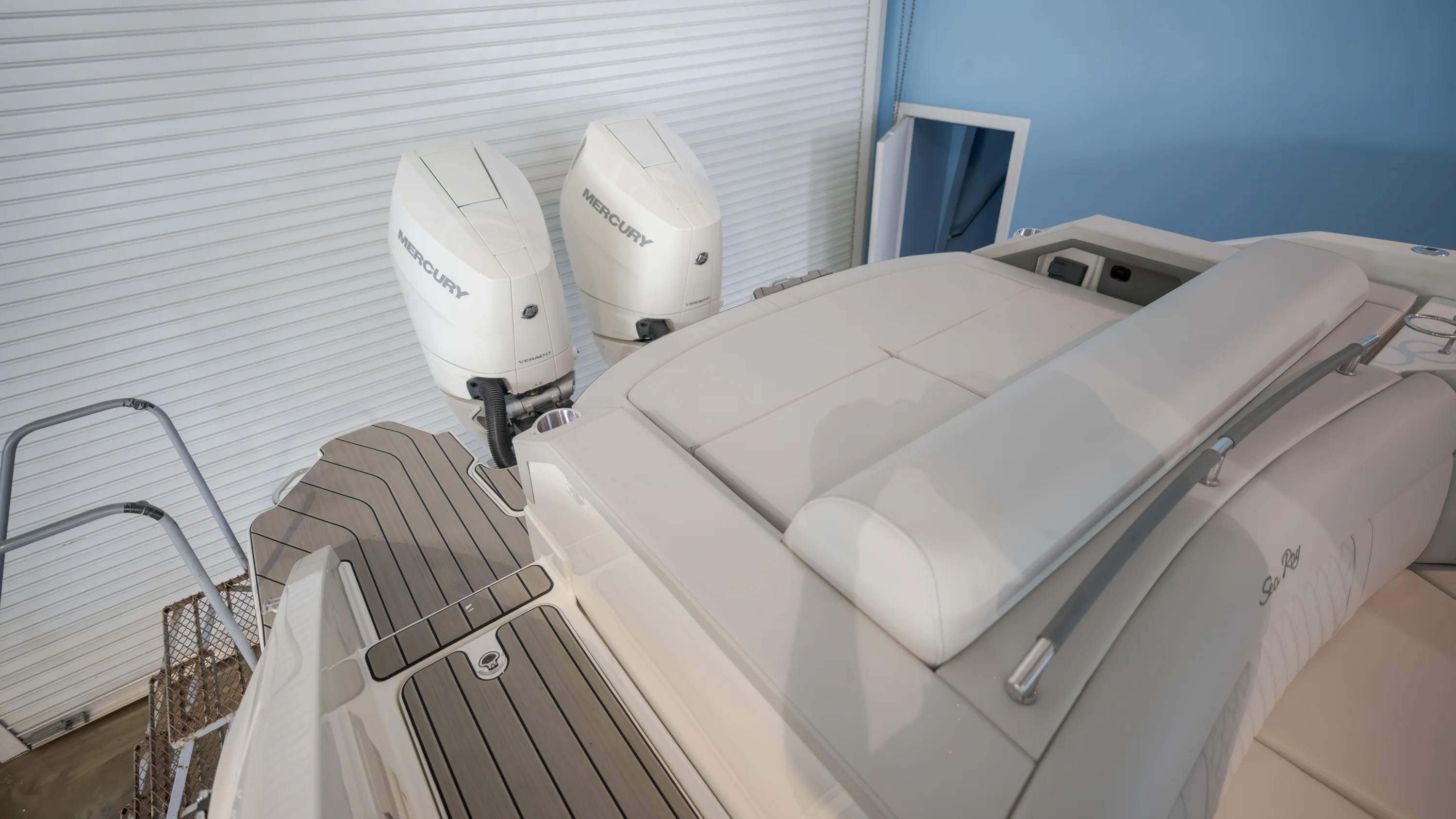 2026 Sea Ray SLX 310 Outboard Image Thumbnail #32